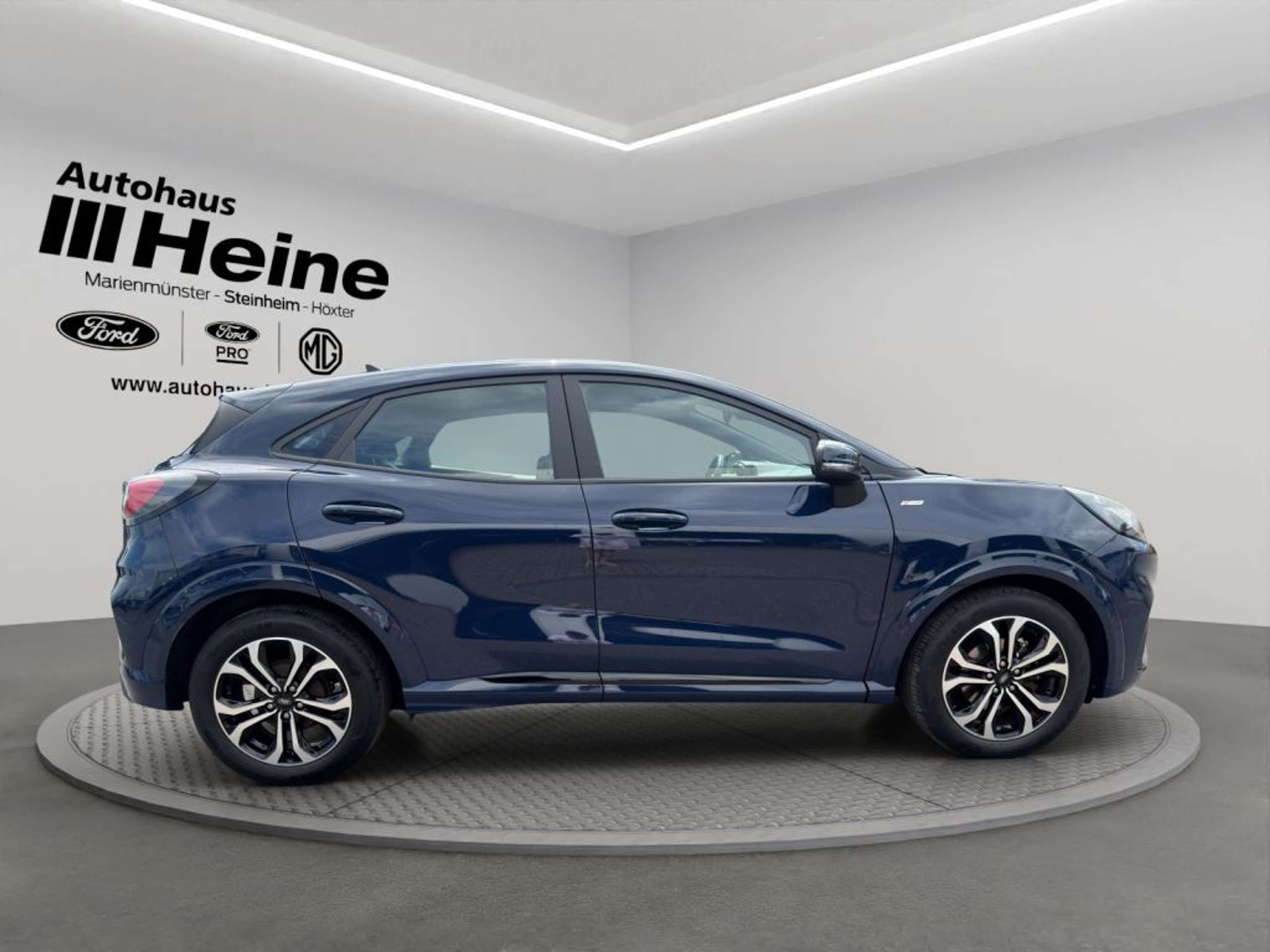 Fahrzeugabbildung Ford Puma 1.0 EcoBoost Hybrid Aut. ST-LINE - mit KI generiert/bearbeitet