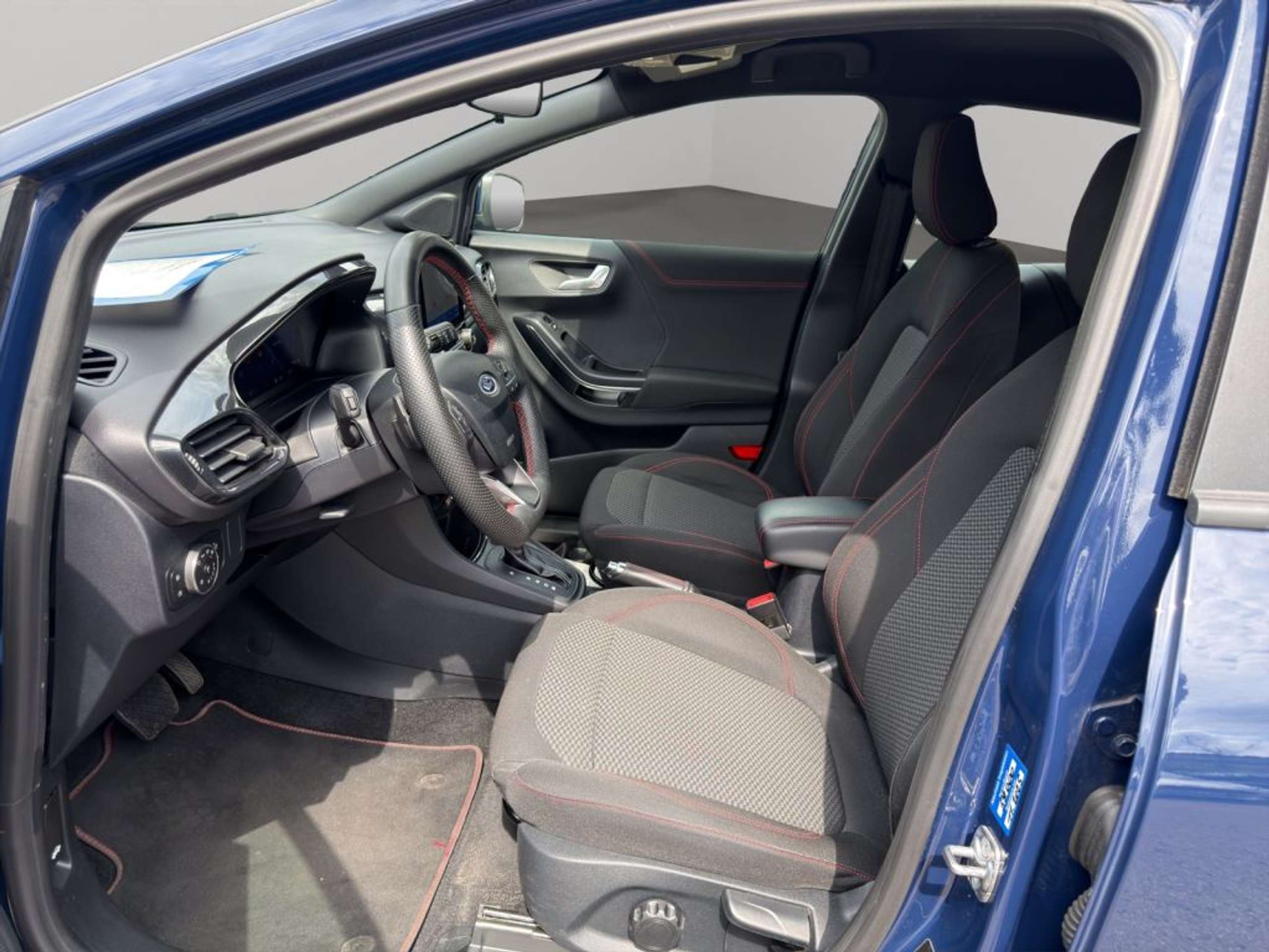 Fahrzeugabbildung Ford Puma 1.0 EcoBoost Hybrid Aut. ST-LINE - mit KI generiert/bearbeitet