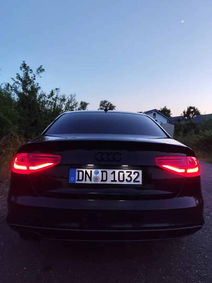 Audi A4 2.0 TFSI S line Sportpaket Schwarz - 2