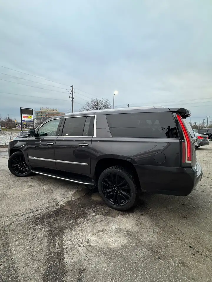Cadillac Escalade photo Cadillac Escalade