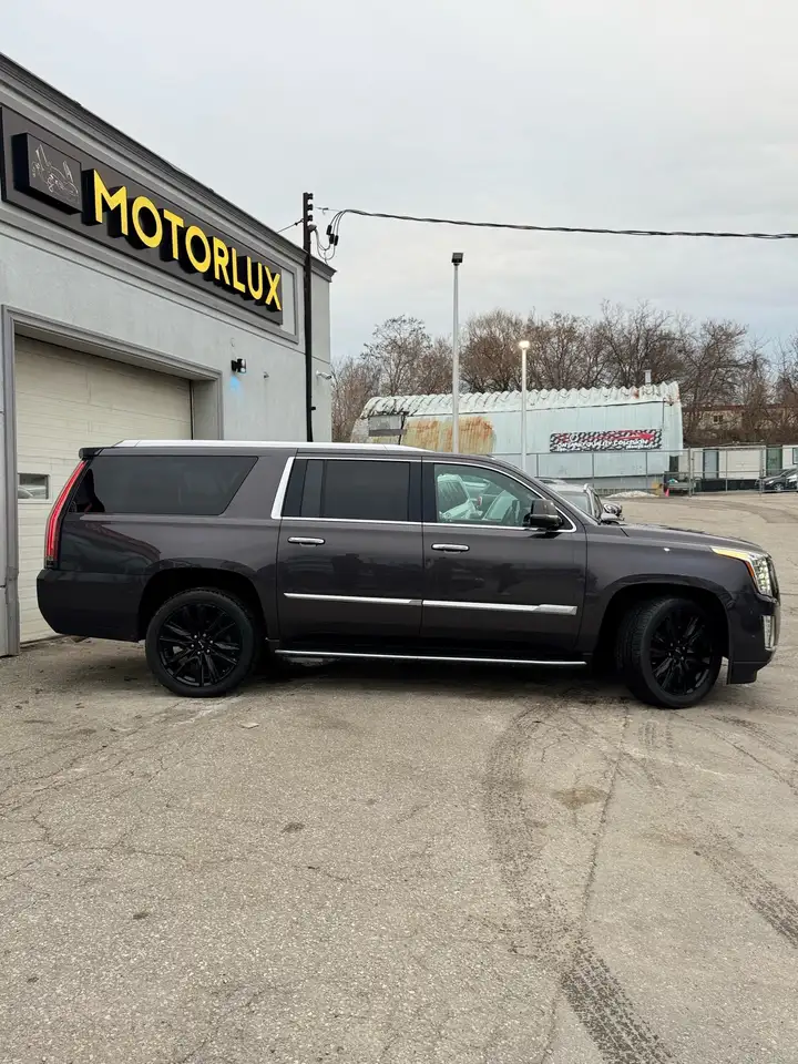 Cadillac Escalade photo Cadillac Escalade