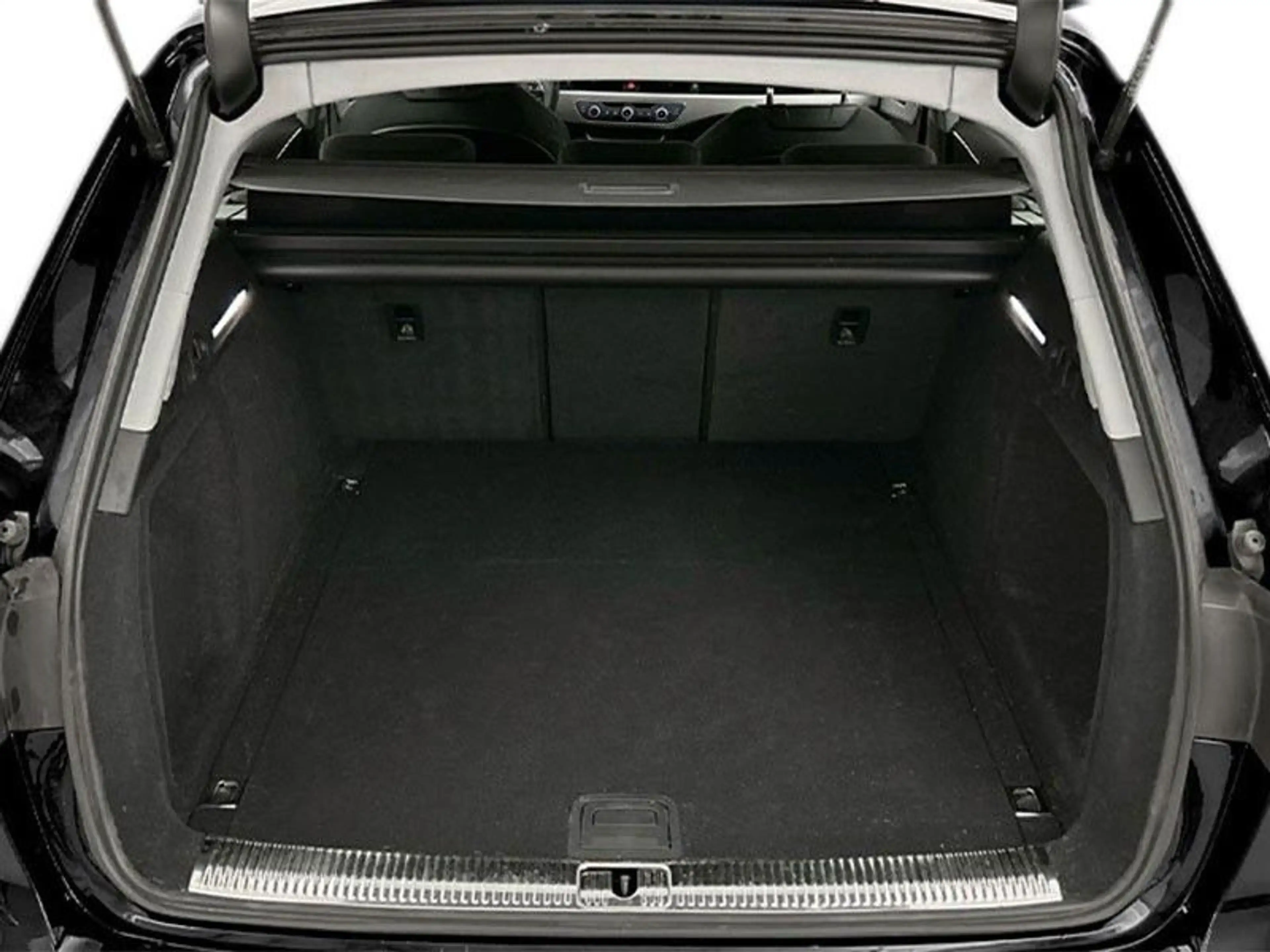 Audi A4 Avant 45 TFSI quattro S line — photo 12