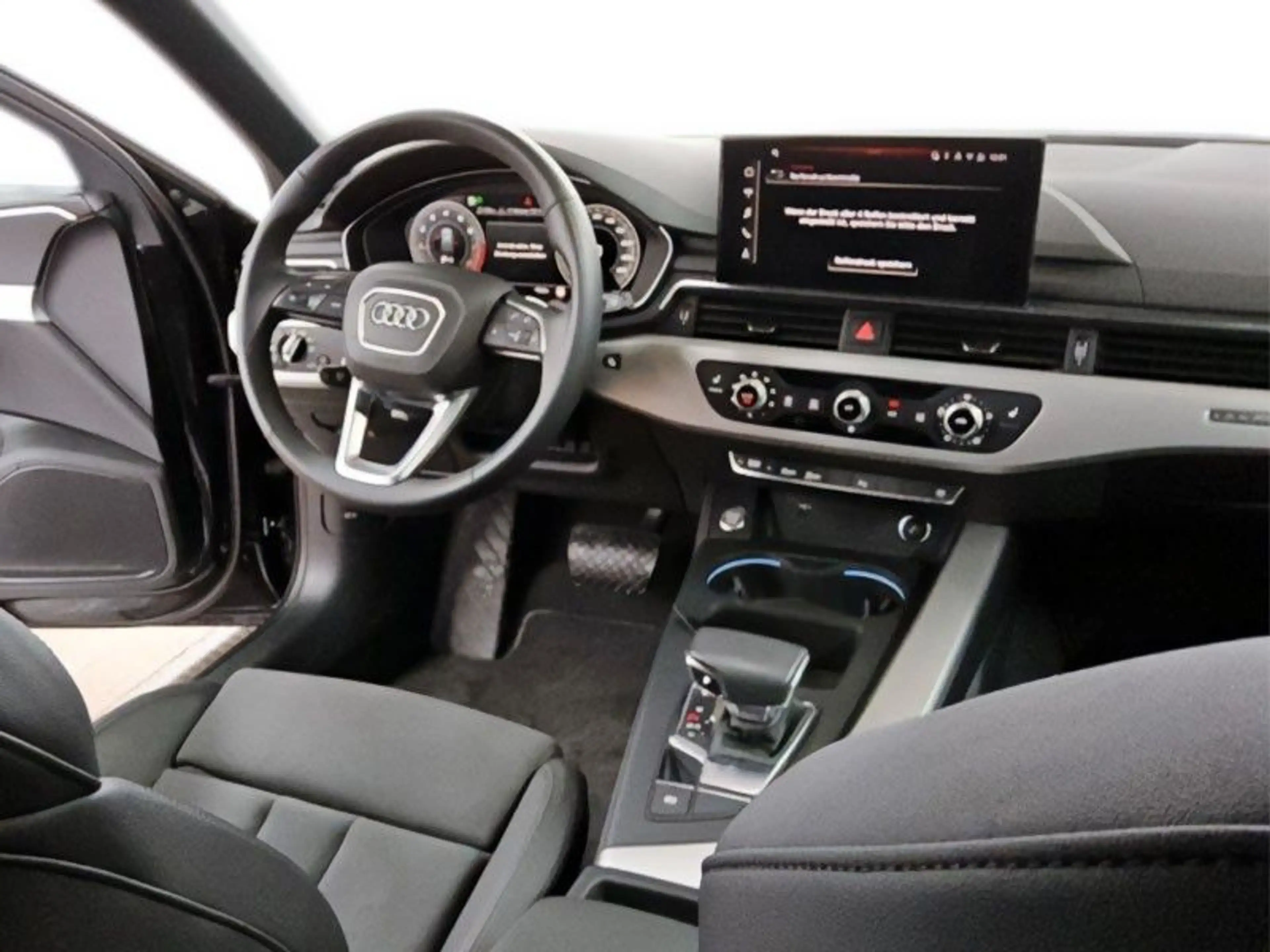 Audi A4 Avant 45 TFSI quattro S line — photo 7