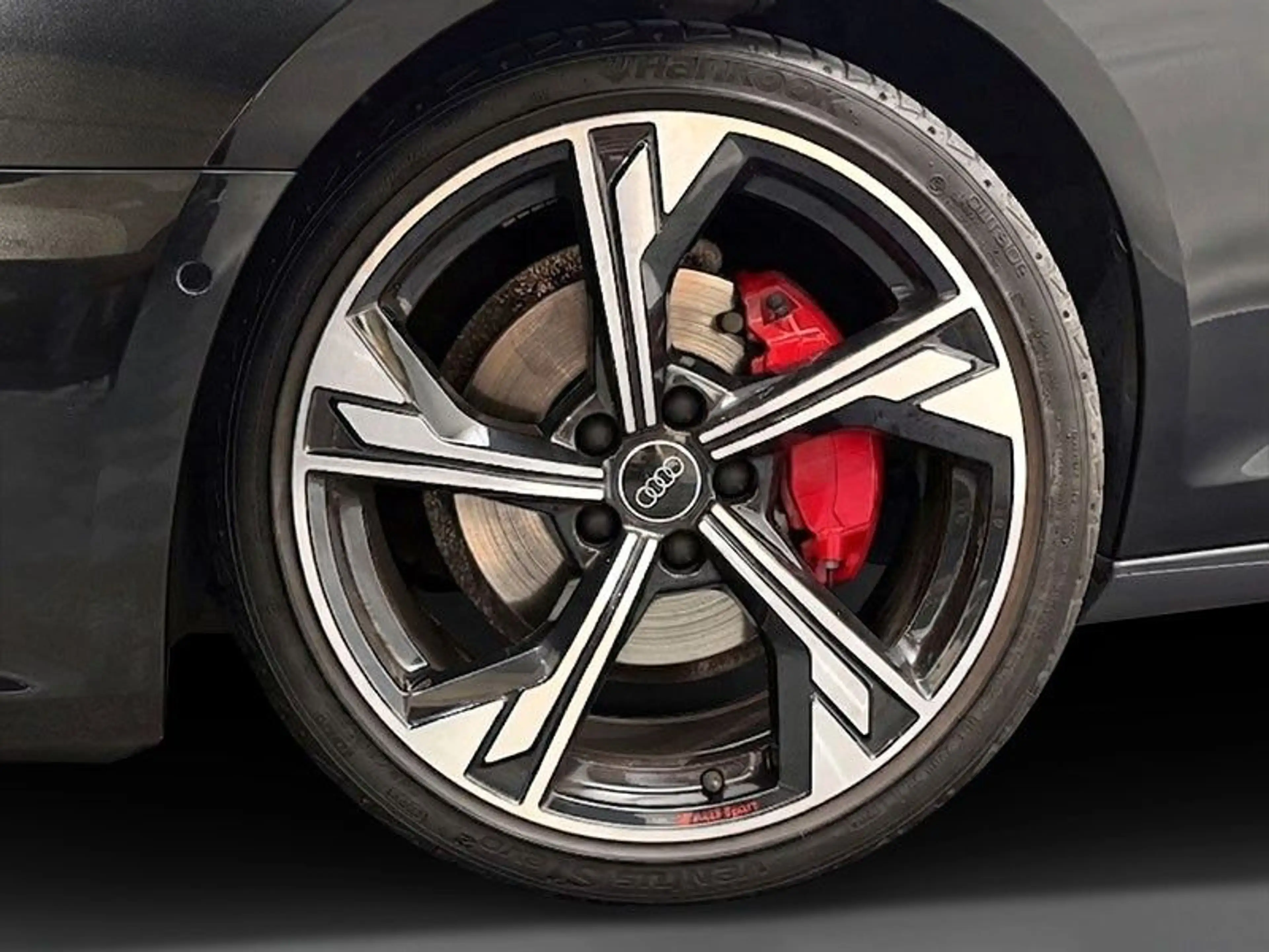 Audi A4 Avant 45 TFSI quattro S line — photo 13