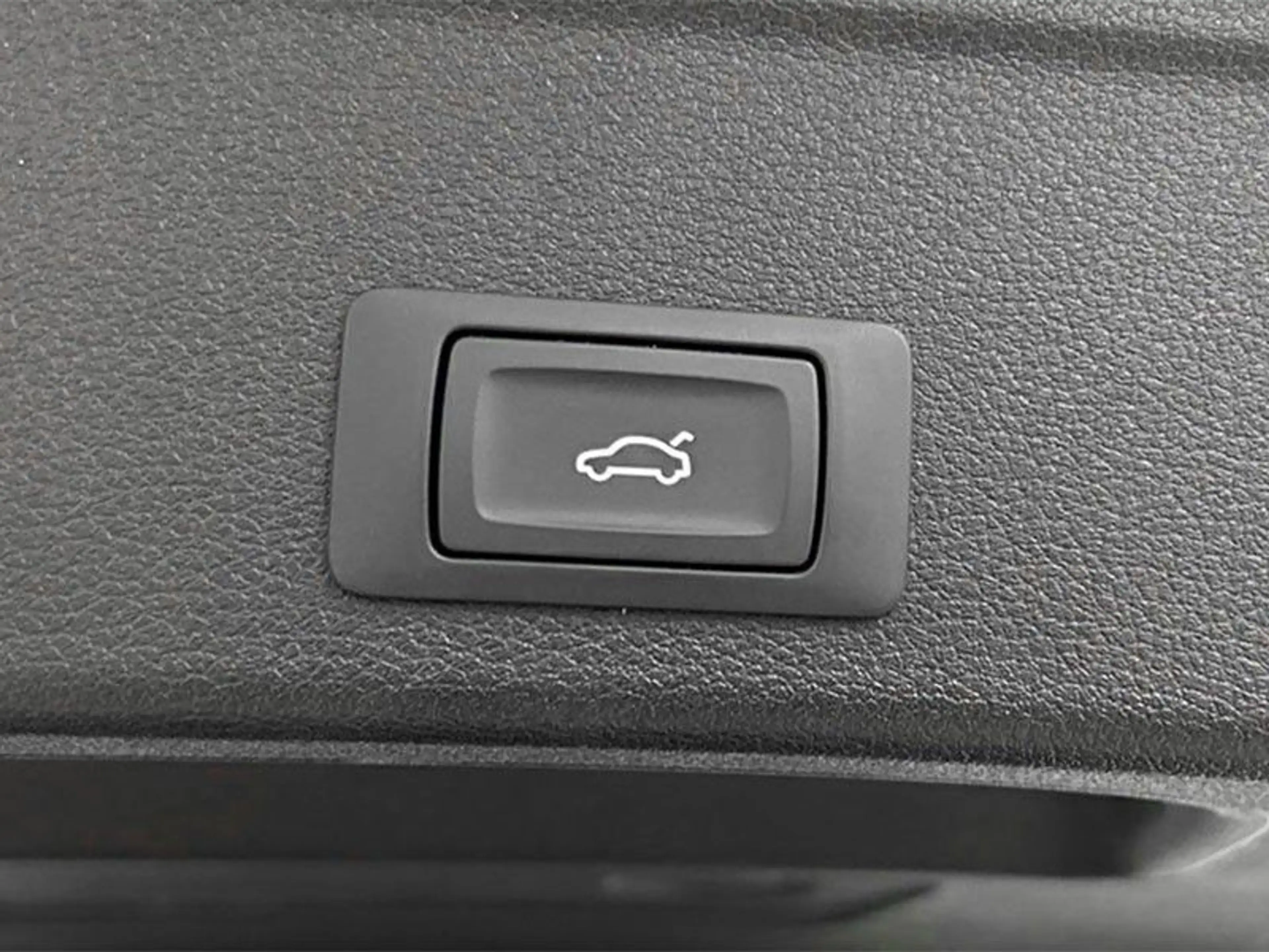 Audi A4 Avant 45 TFSI quattro S line — photo 11