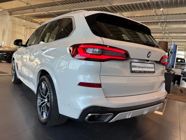 BMW X5 view 5