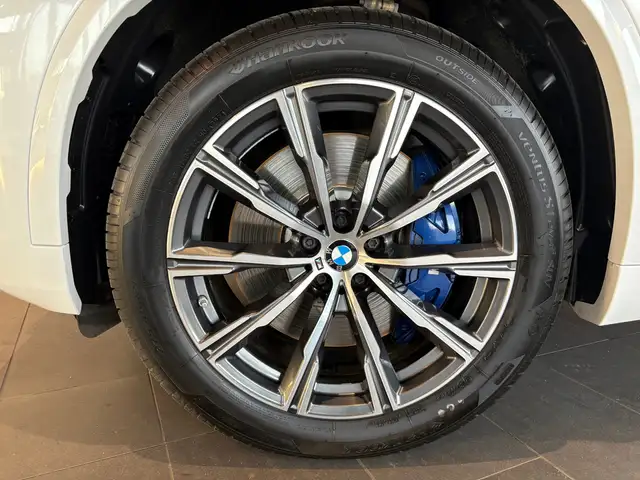 BMW X5 view 10
