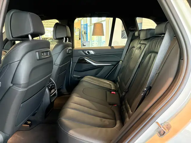 BMW X5 view 25