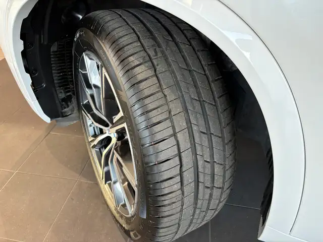 BMW X5 view 3