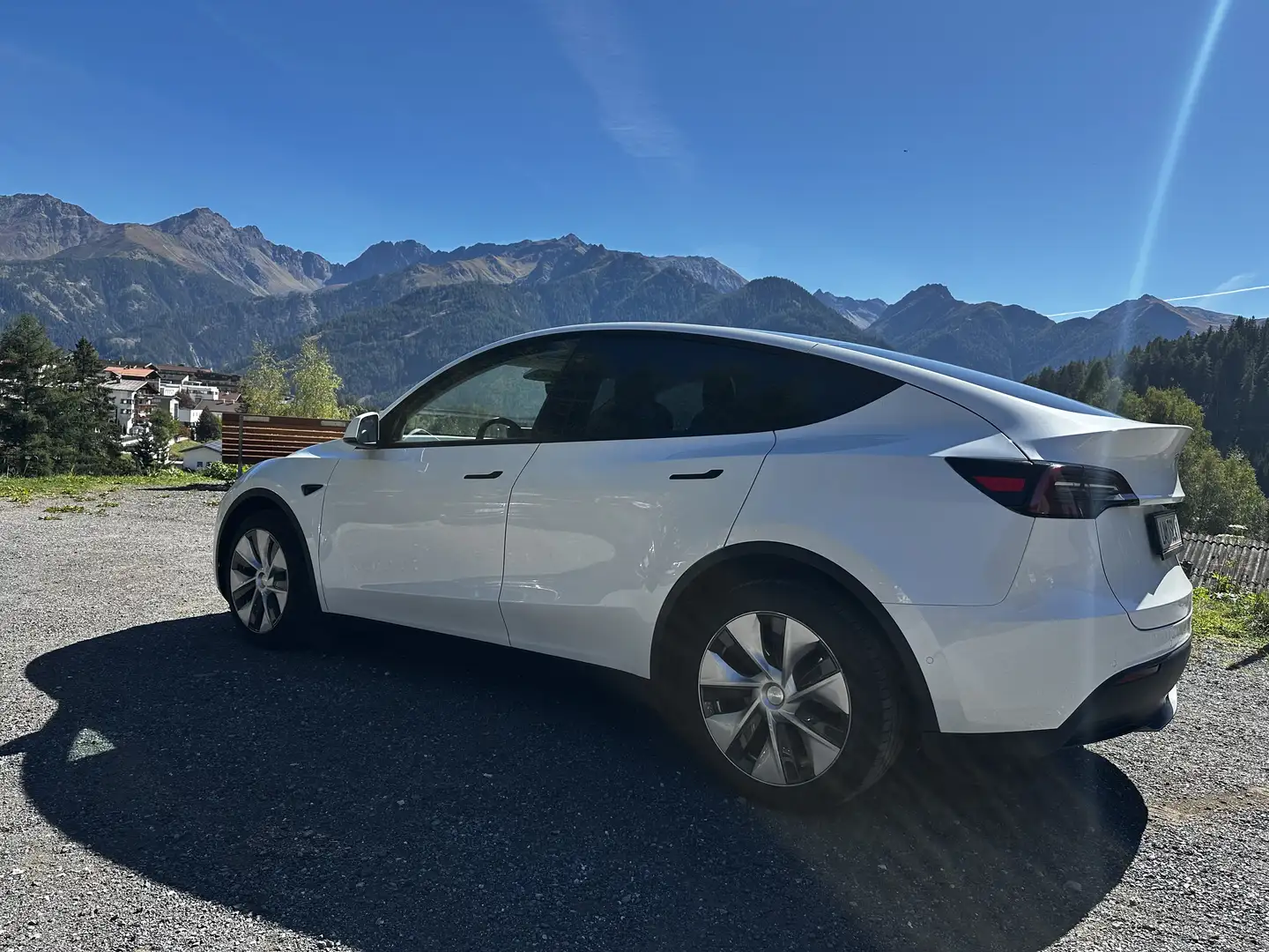 Tesla Model Y Long Range AWD 75kWh - 1