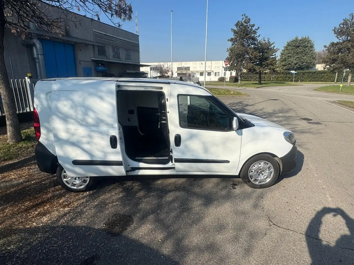 Fiat Doblo MAXI Blanco - 2