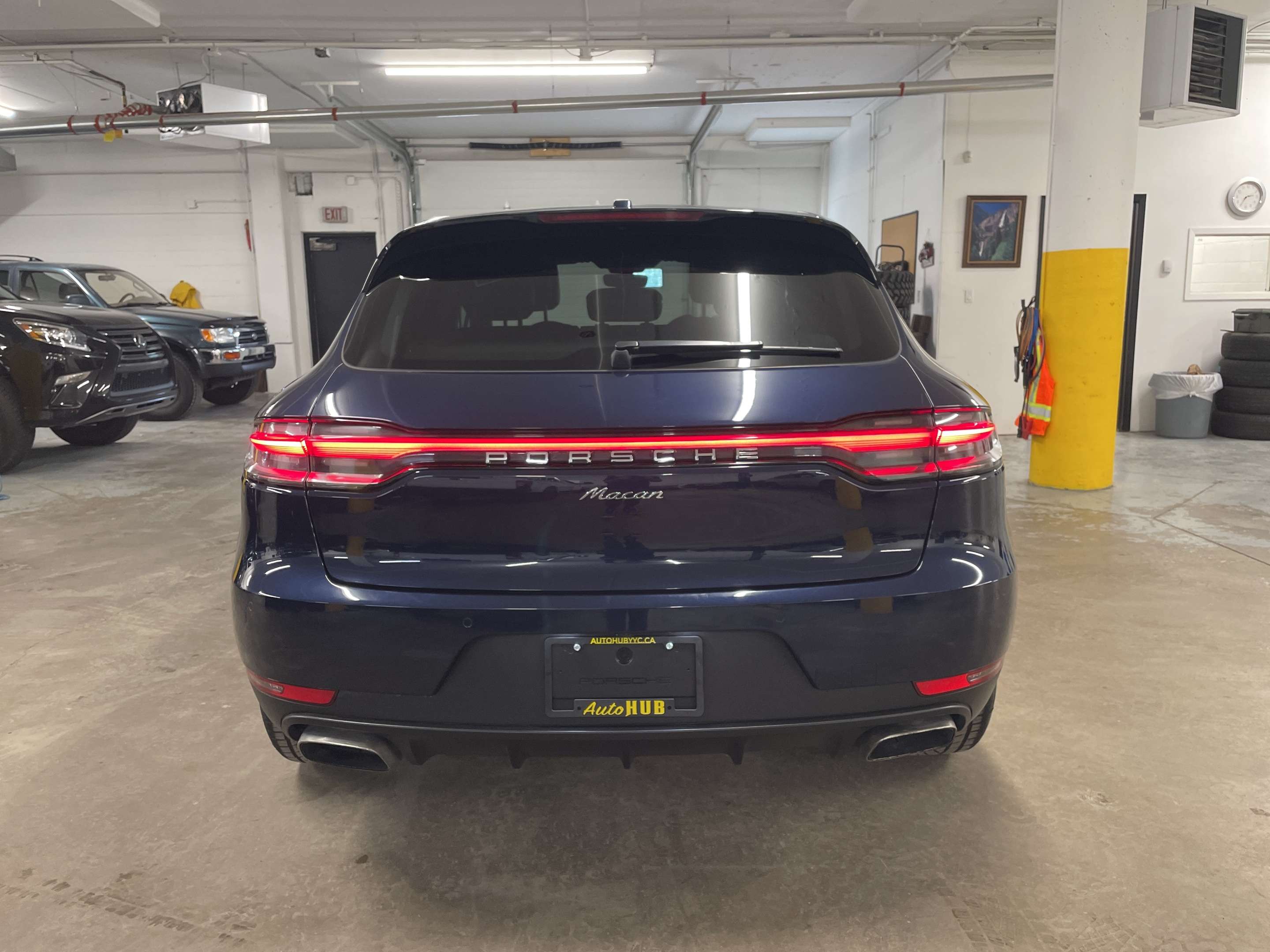 2019 Porsche Macan AWD PANO ROOF NAV LOW MILEAGE! thumb 6