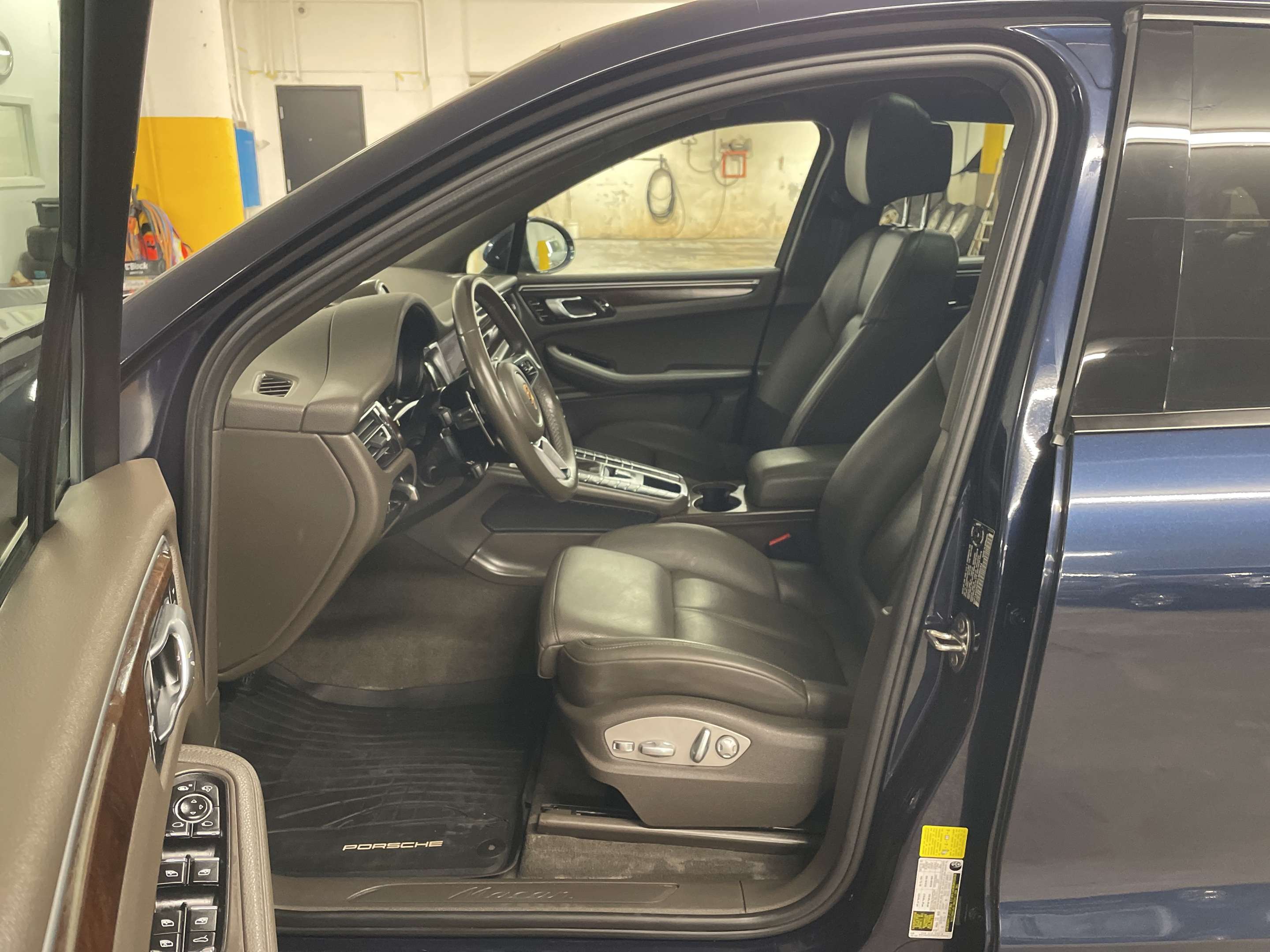 2019 Porsche Macan AWD PANO ROOF NAV LOW MILEAGE! thumb 11