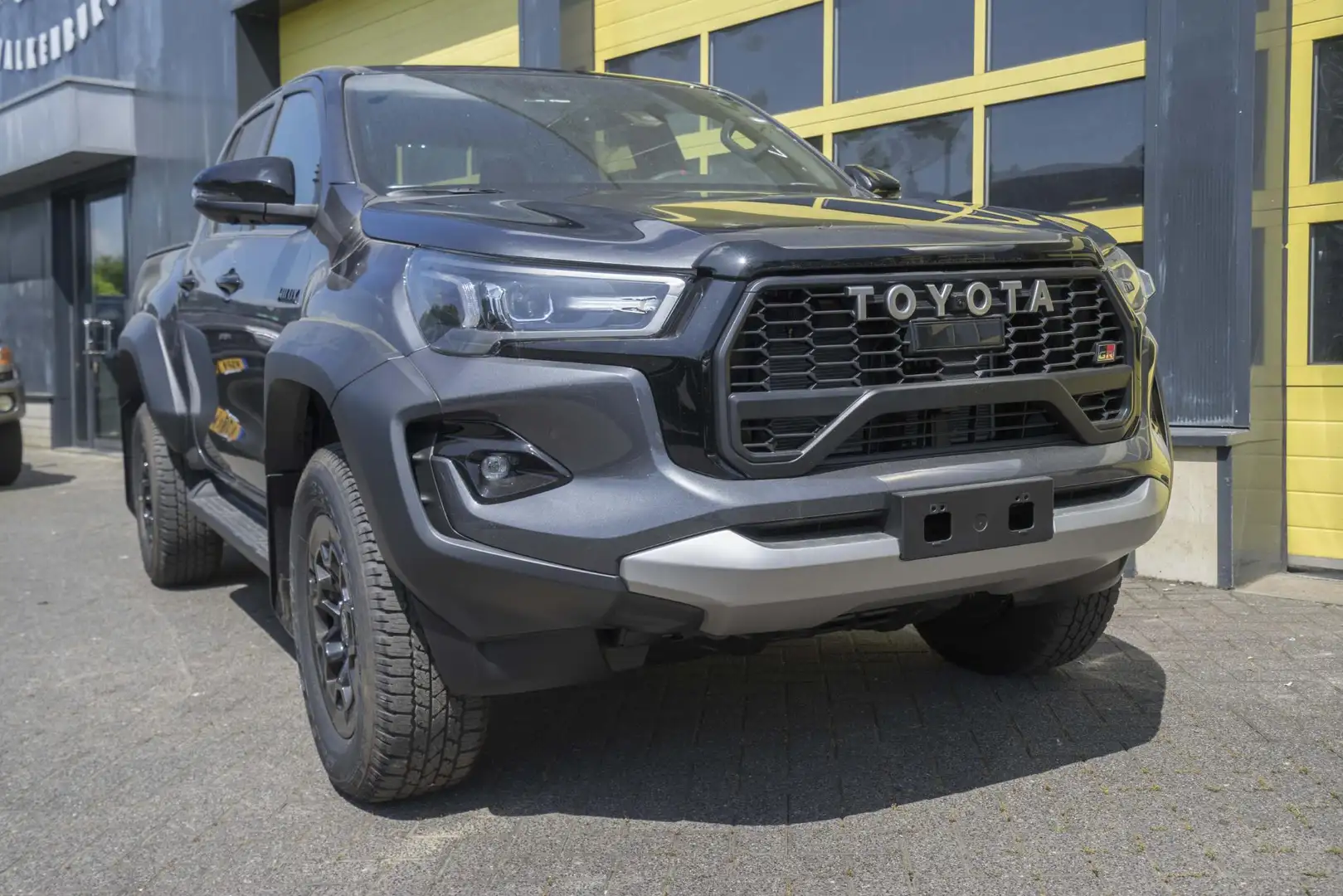 Toyota Hilux 2.8 D-4D Double Cab GR Sport BPM VRIJ! - 1
