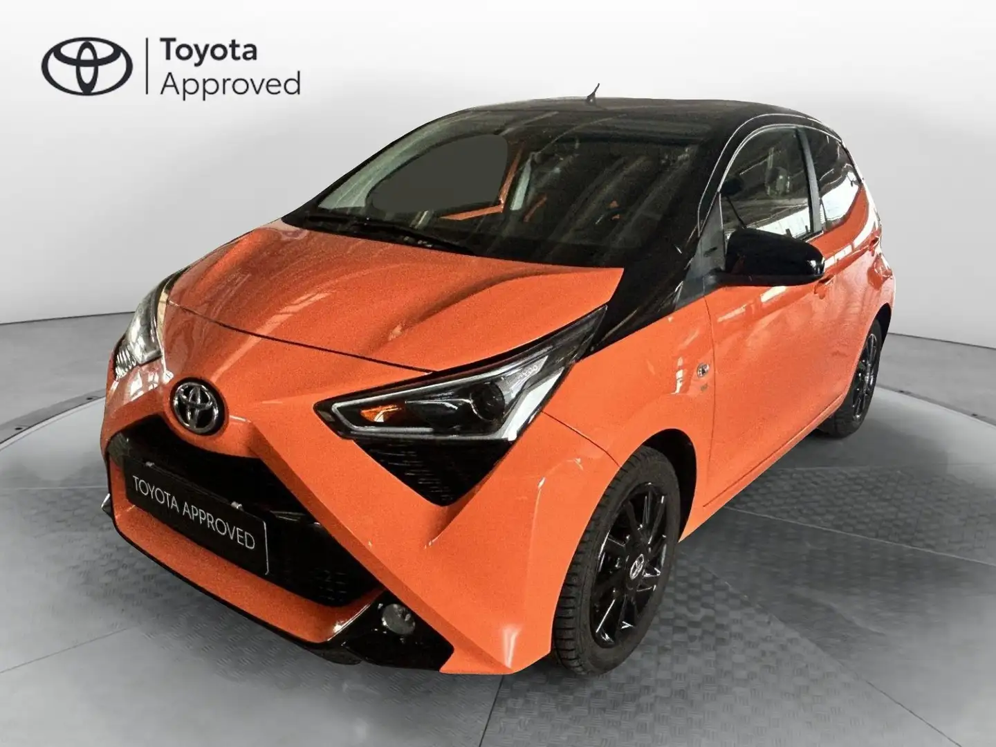 Toyota Aygo 1.0 VVT-i 72 CV 5 porte x-cite Orange - 1