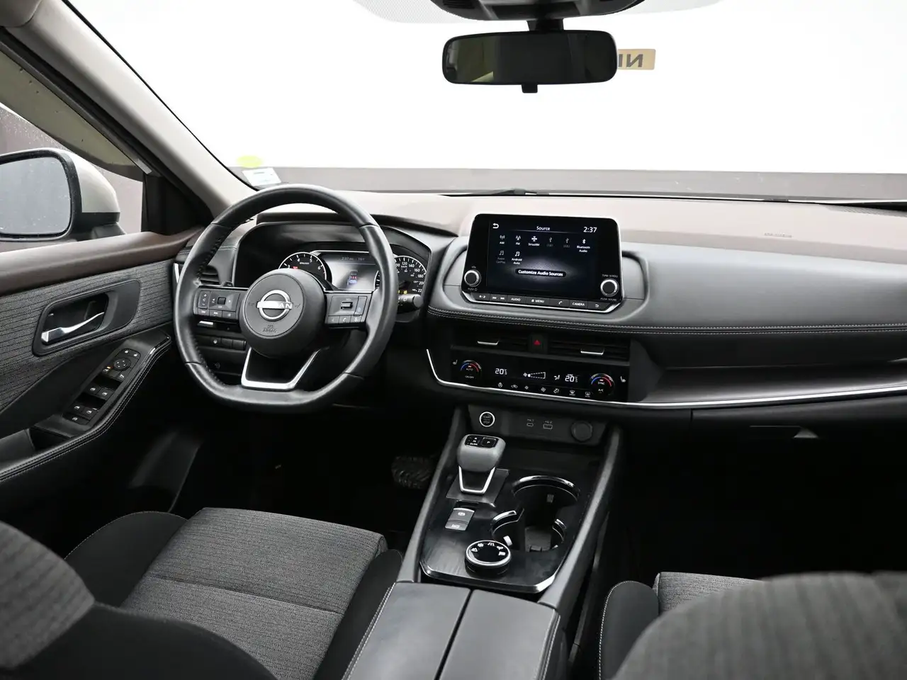 Nissan Rogue снимка Nissan Rogue