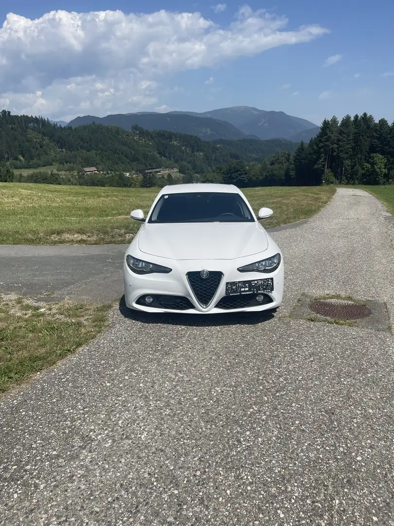 Alfa Romeo Giulia 2,2 136 MT RWD - 1