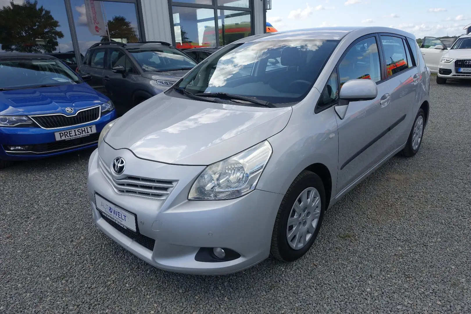 Toyota Verso 1.8 Aut.1.HAND lück.ToyScheckheft 7Sitzer Silber - 2