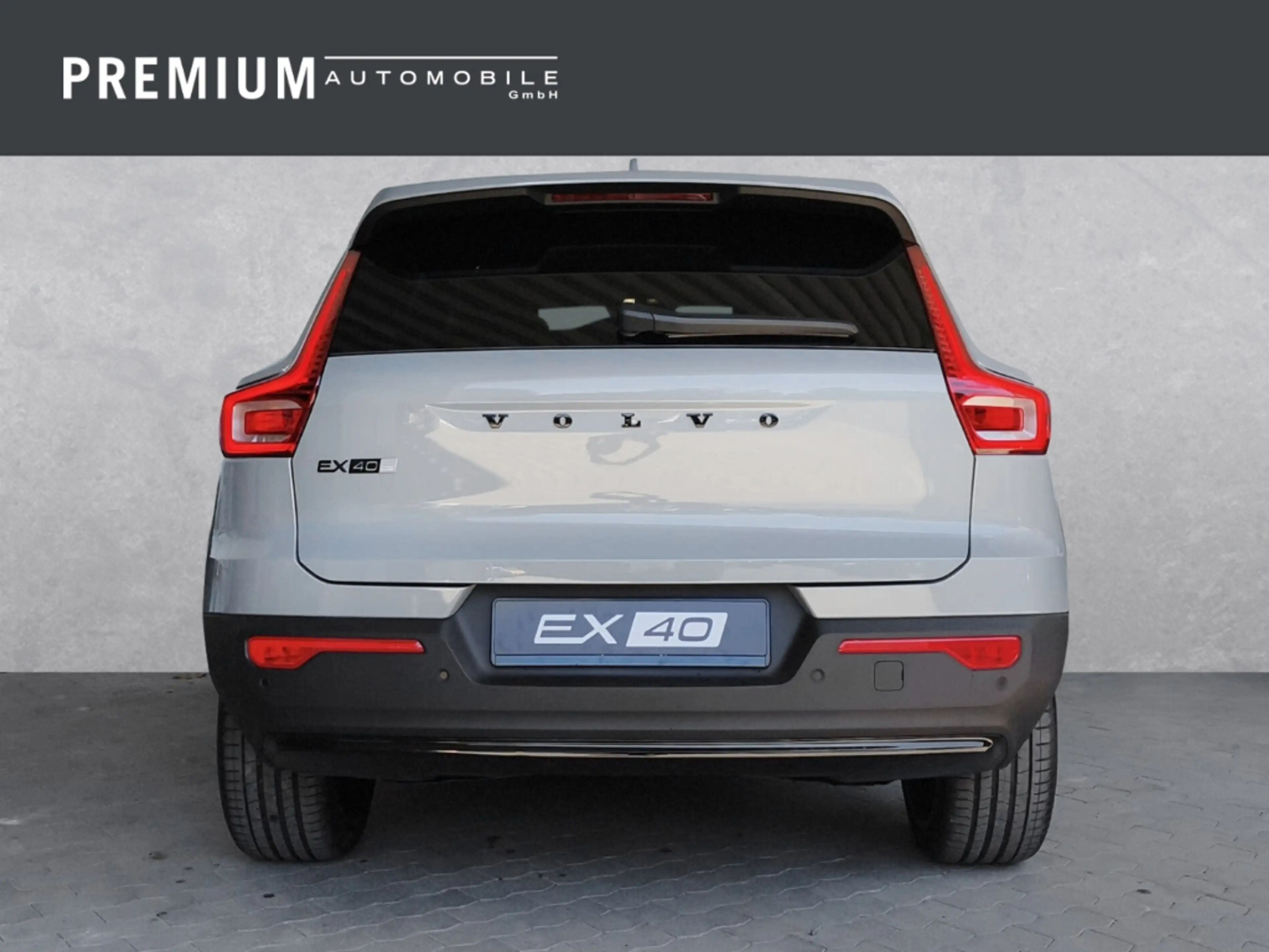 Volvo EX40 185 kW Single Motor Extended Range RWD Plus Black — photo 7