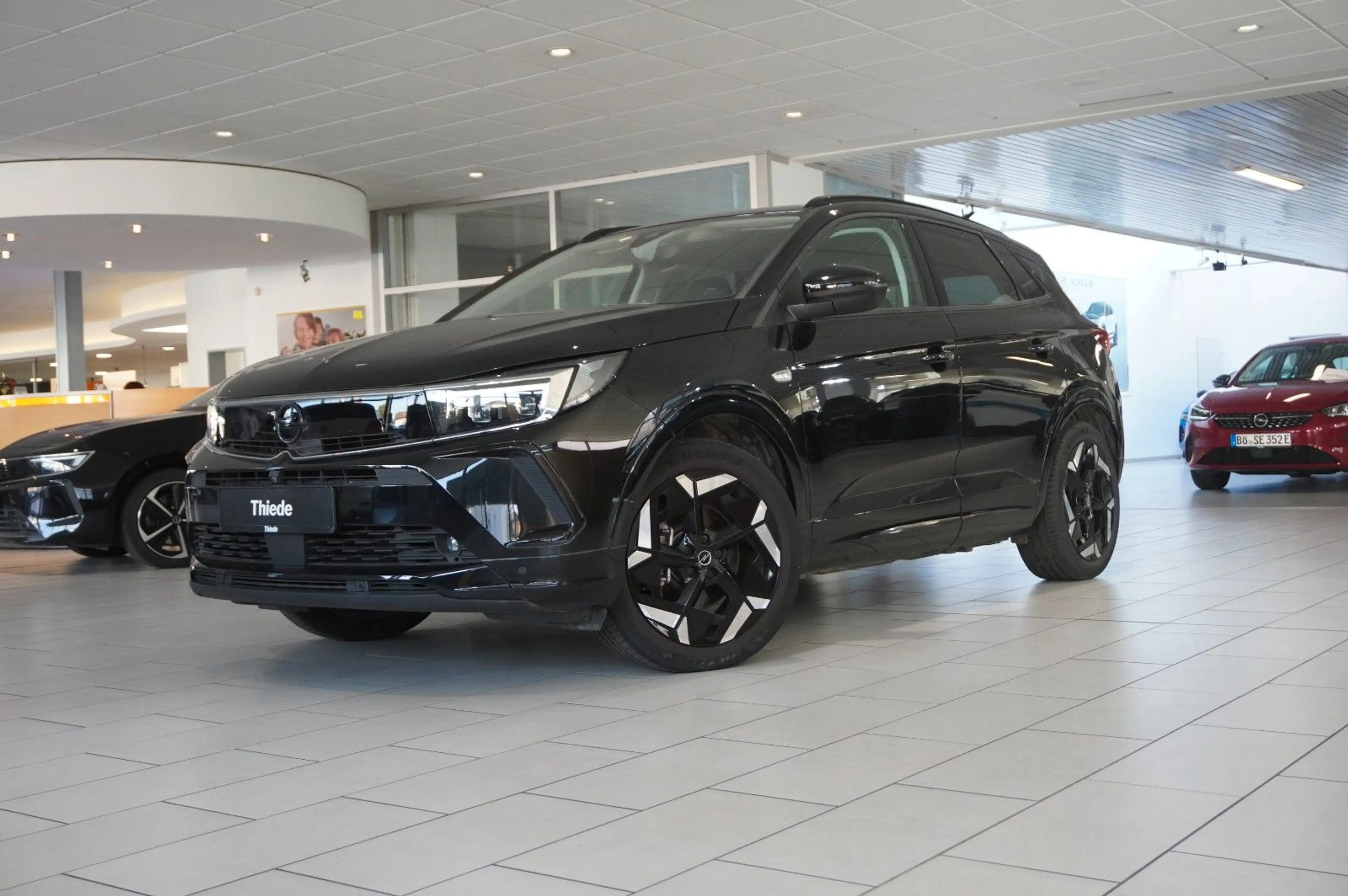 Opel Grandland X 1.6T GSe HYBRID 4X4 NAVI/LED/SPORT — photo 3