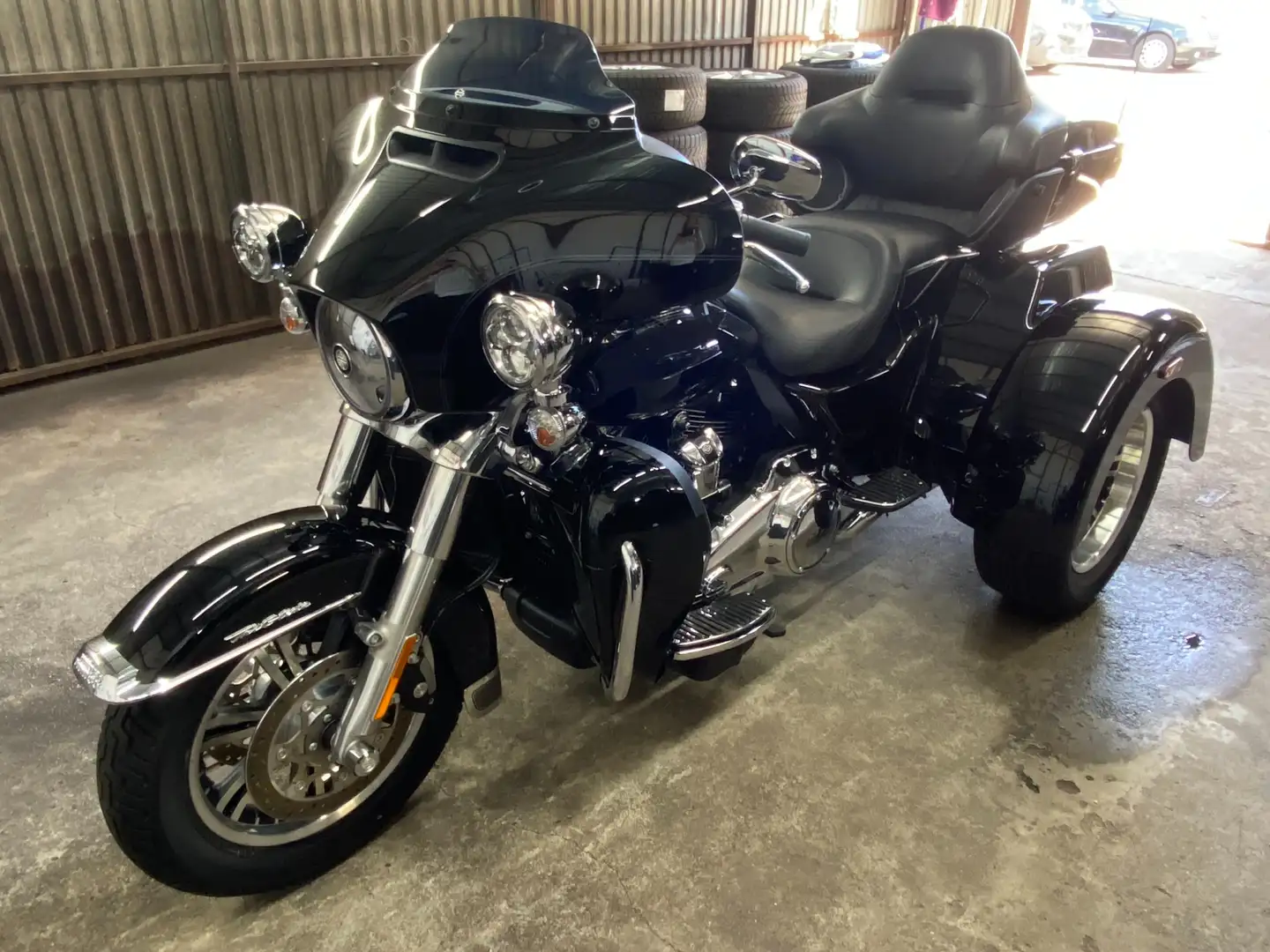 Harley-Davidson Tri Glide Ultra mit Jekill & Hyde Schwarz - 1