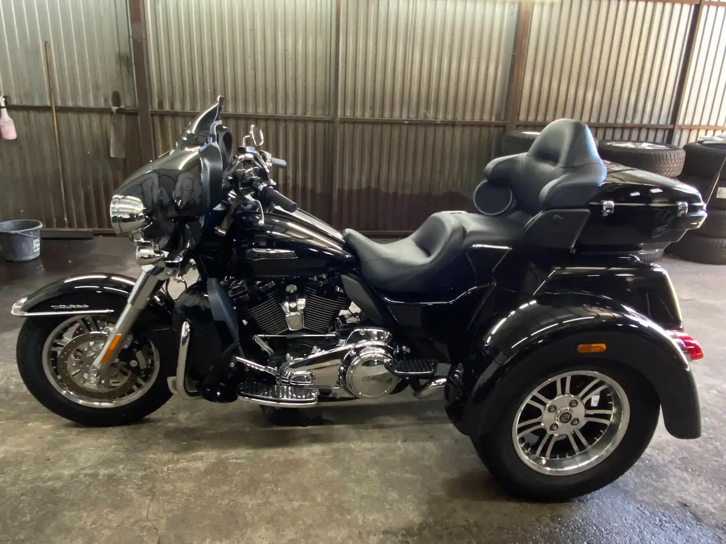 Harley-Davidson Tri Glide Ultra mit Jekill & Hyde Schwarz - 2