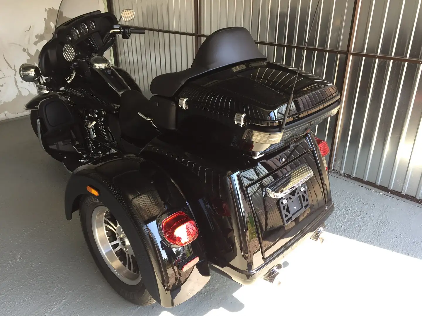 Harley-Davidson Tri Glide Ultra mit Jekill & Hyde Noir - 2