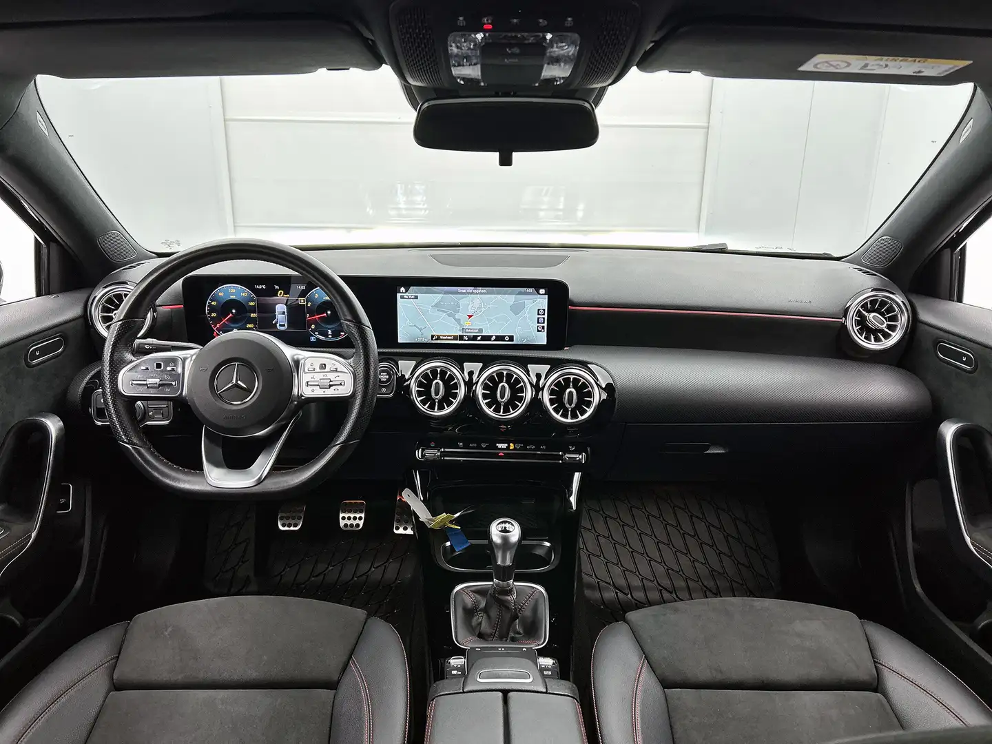 Mercedes-Benz A 200 AMG -LINE (Dealer OnderH, Sfeerverlichting, Naviga Zwart - 2