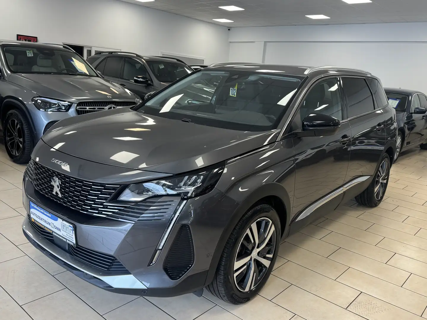 Peugeot 5008 Allure*7-Sitzer*LED*R-Cam*AHK*Navi*TeiLeder Серый - 1