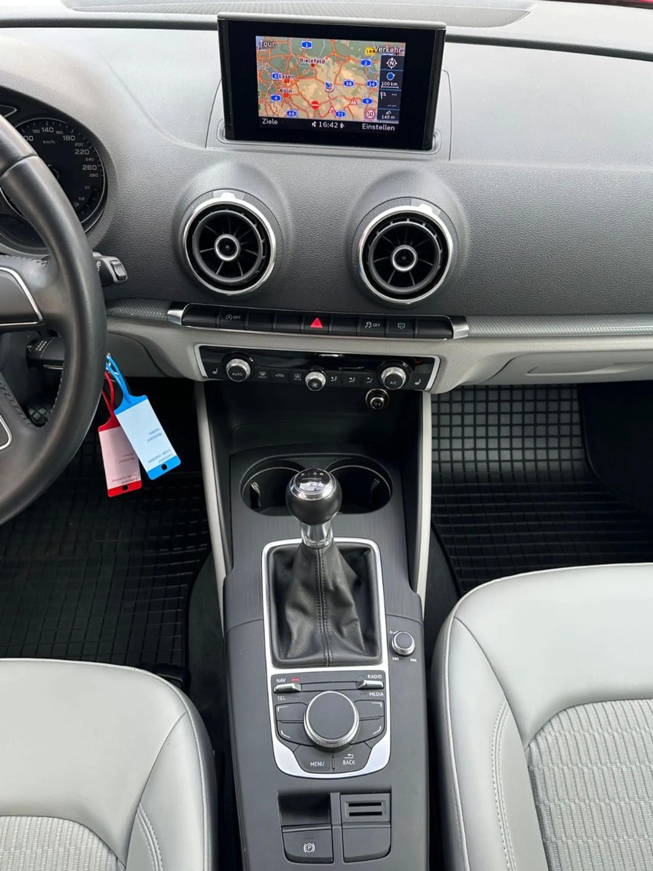 Audi A3 Sportback ambiente Leder/ Navi/ Sitzheizung — photo 12