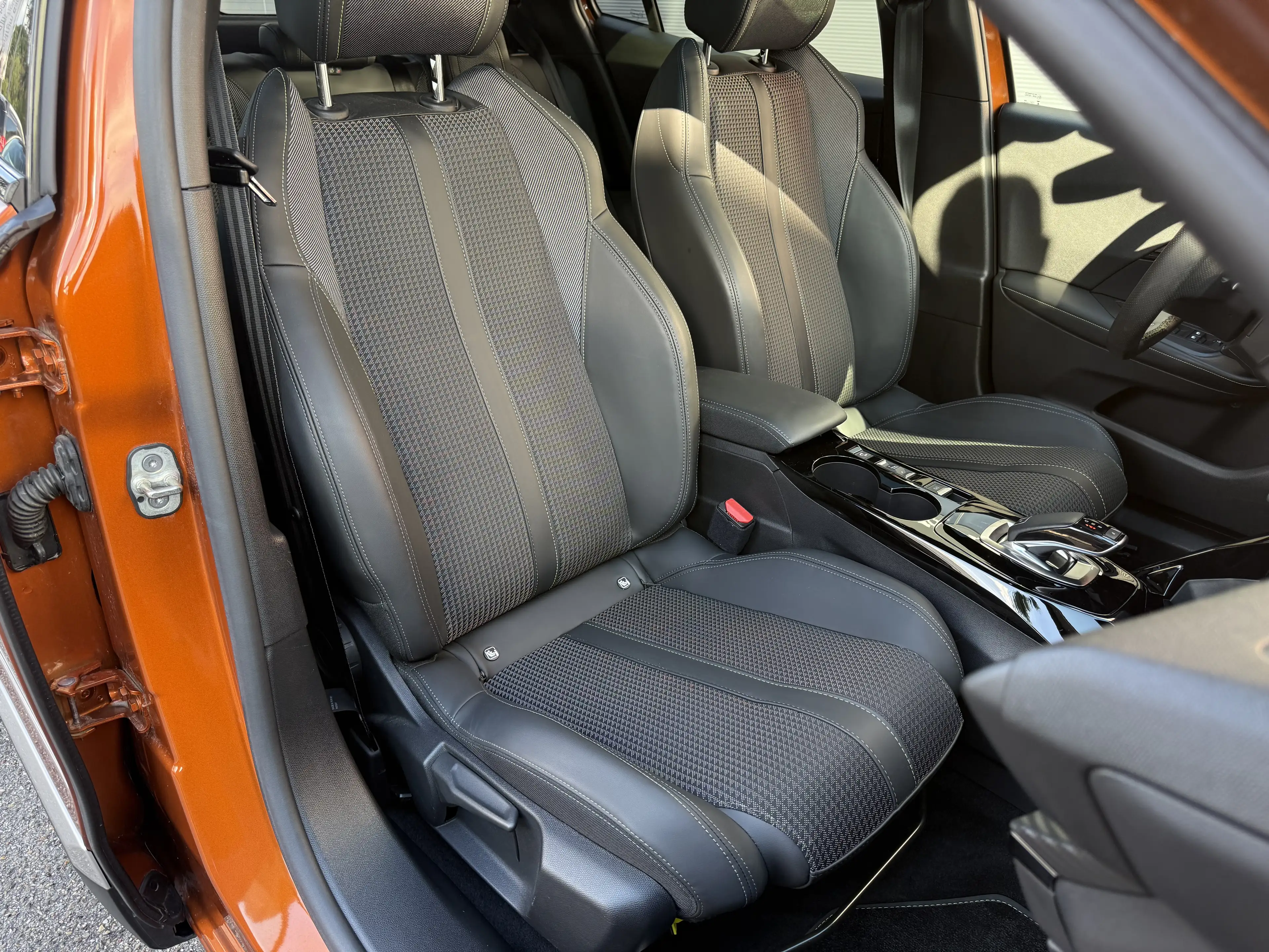 Peugeot 2008 12 PureTech 155pk GT EAT8 HIFI PACK OPEN DAK — photo 3