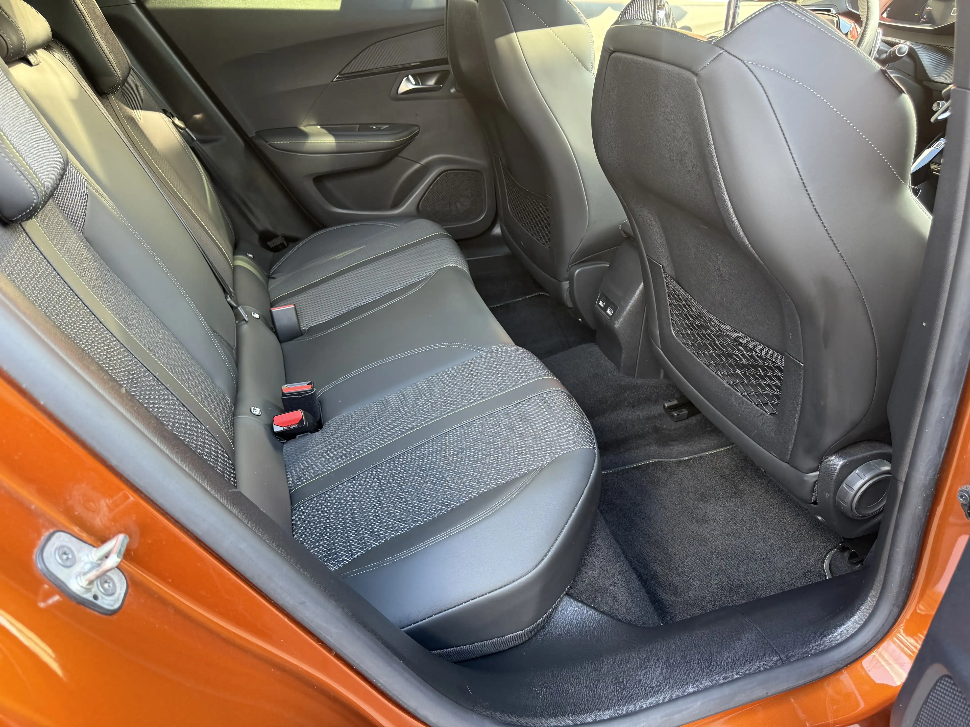 Peugeot 2008 12 PureTech 155pk GT EAT8 HIFI PACK OPEN DAK — photo 9