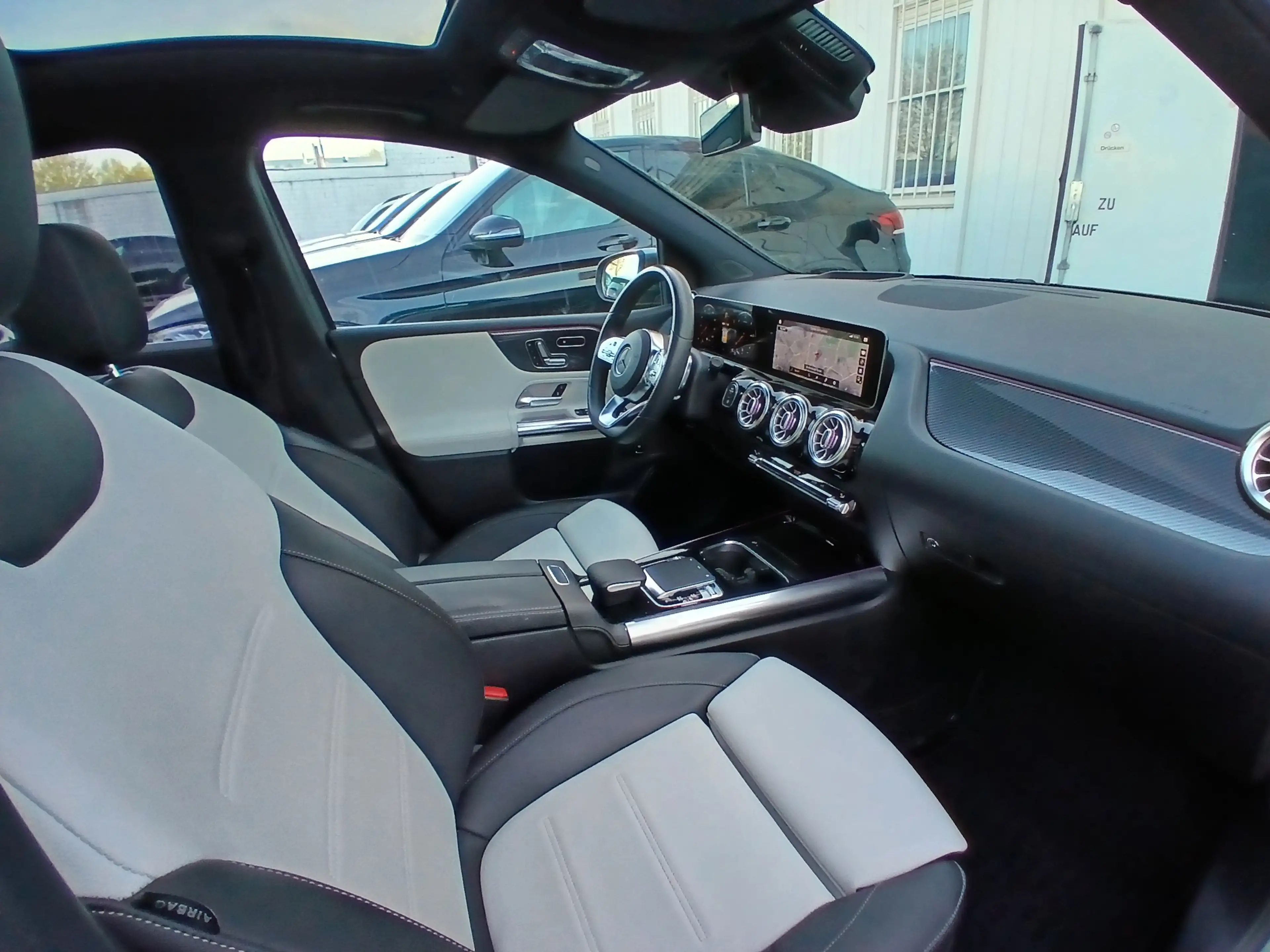 Mercedes-Benz B 220 B220d AMG Panorama_Memory_Leder_Sitzkinetik_Distro — photo 13