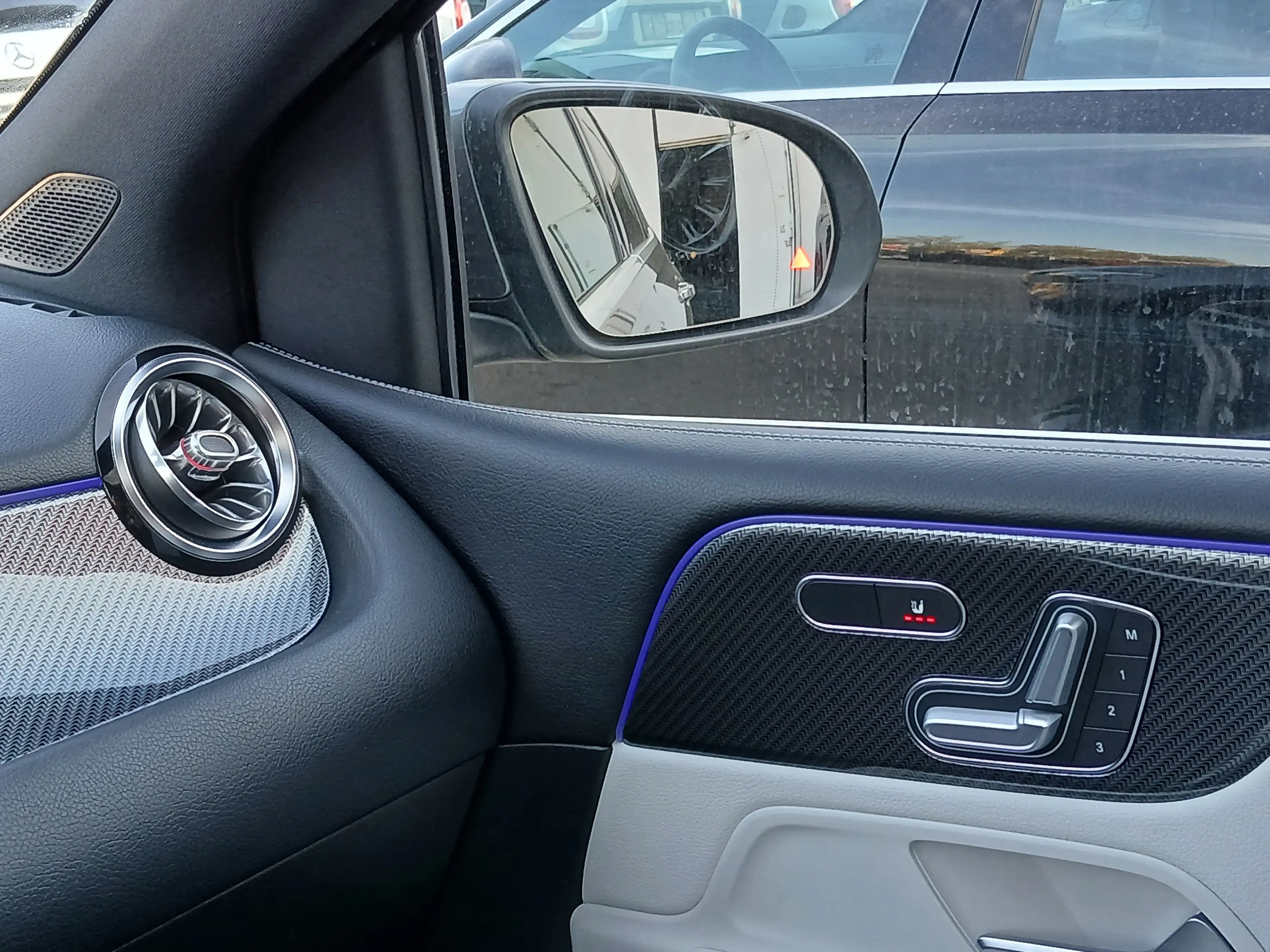 Mercedes-Benz B 220 B220d AMG Panorama_Memory_Leder_Sitzkinetik_Distro — photo 12