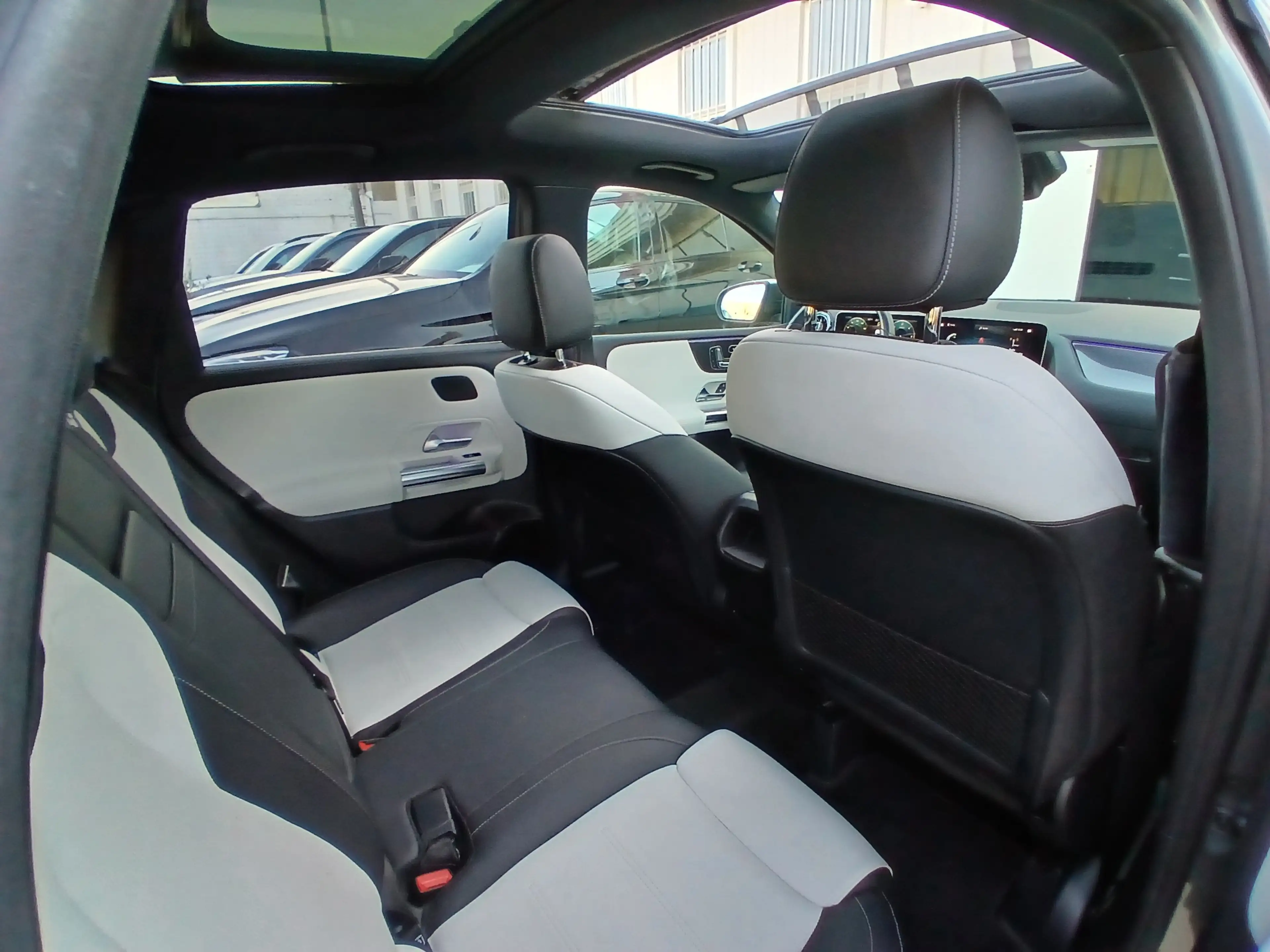 Mercedes-Benz B 220 B220d AMG Panorama_Memory_Leder_Sitzkinetik_Distro — photo 15