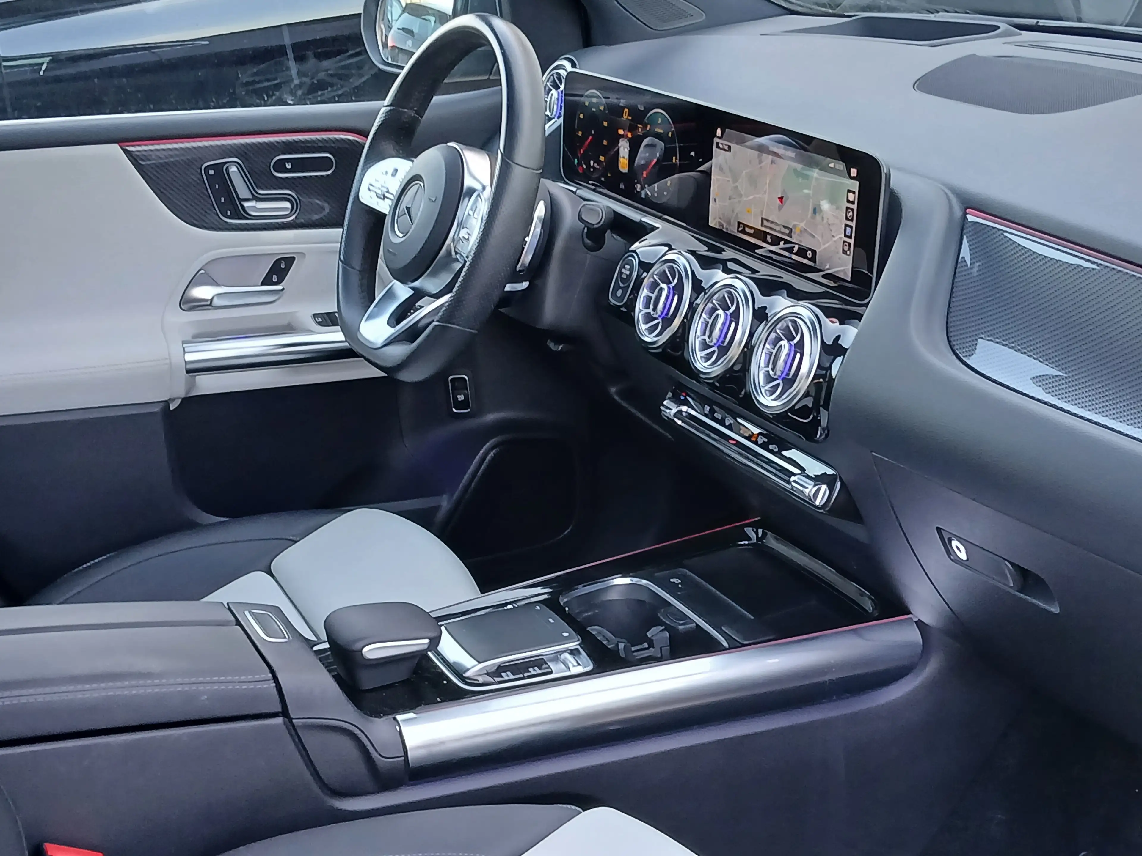 Mercedes-Benz B 220 B220d AMG Panorama_Memory_Leder_Sitzkinetik_Distro — photo 14