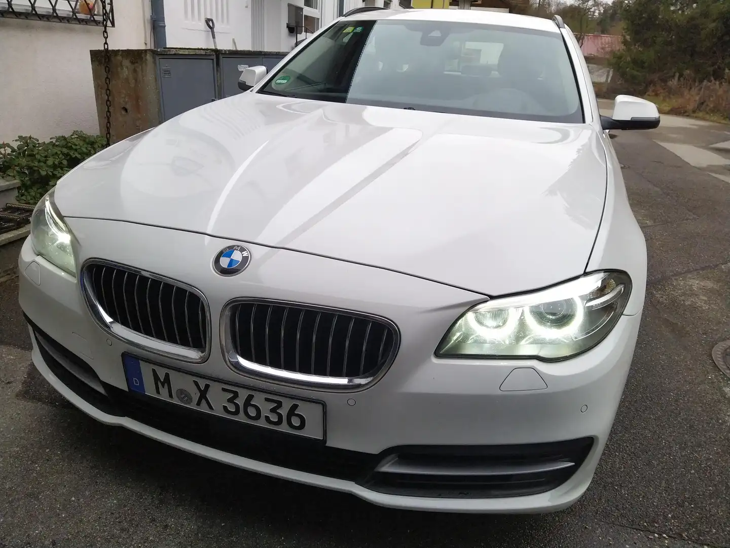 BMW 520 520d xDrive Touring Aut. Weiß - 1