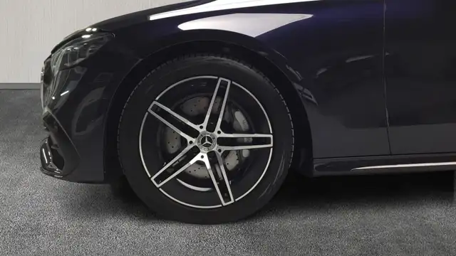 Mercedes-Benz E-Class view 5