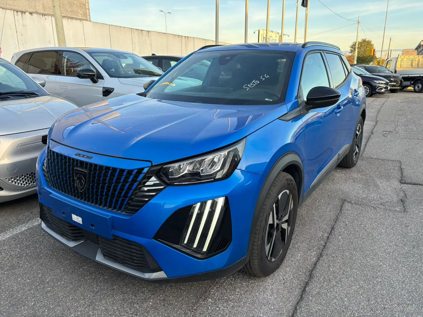 Peugeot 2008 2008 1.2 puretech Allure s PROMO FREEDOM Blau - 1