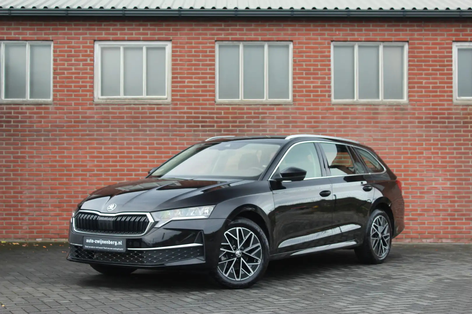 Skoda Octavia 1.5 e-TSI | Carplay | Camera | Trekhaak | Zwart - 1