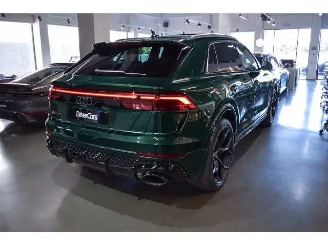 Audi RS Q8 view 14