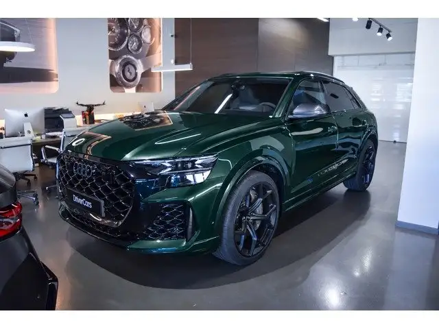 Audi RS Q8 view 2