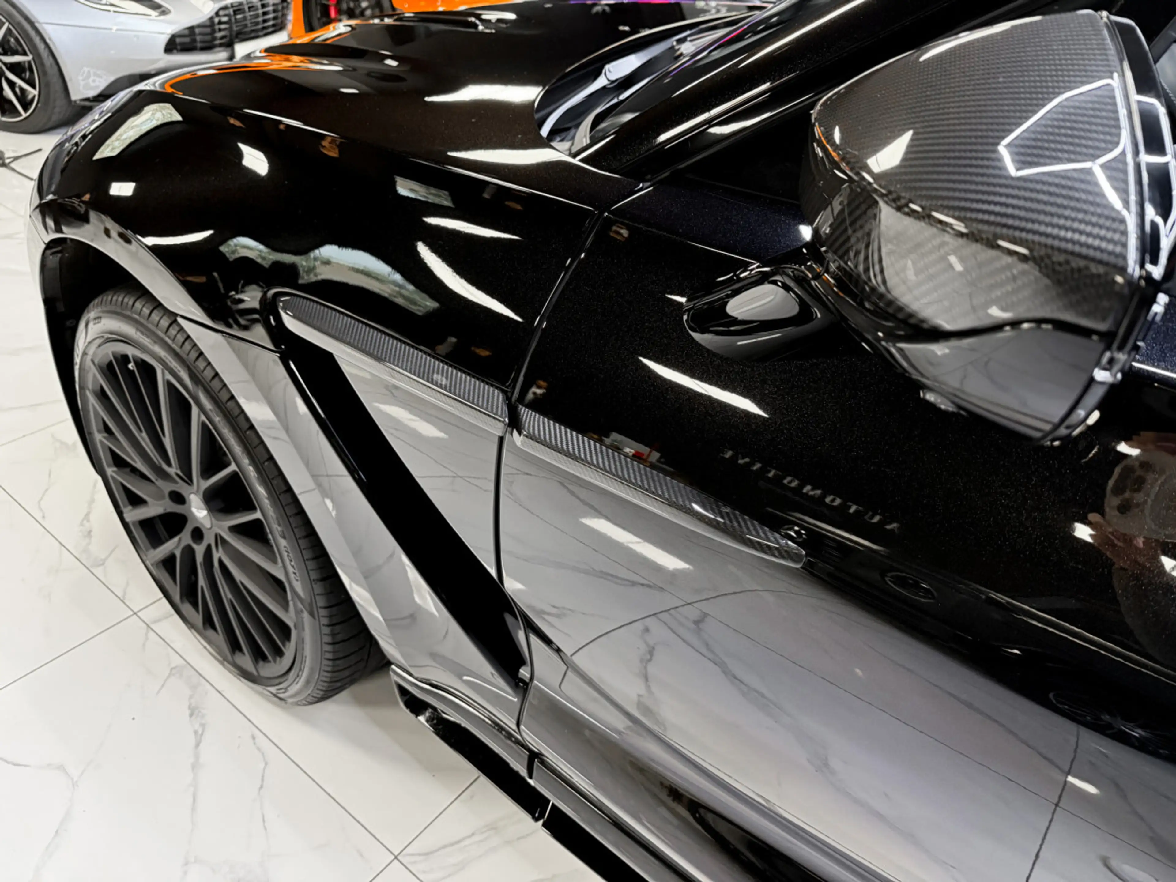Aston Martin DBX 707 — photo 9