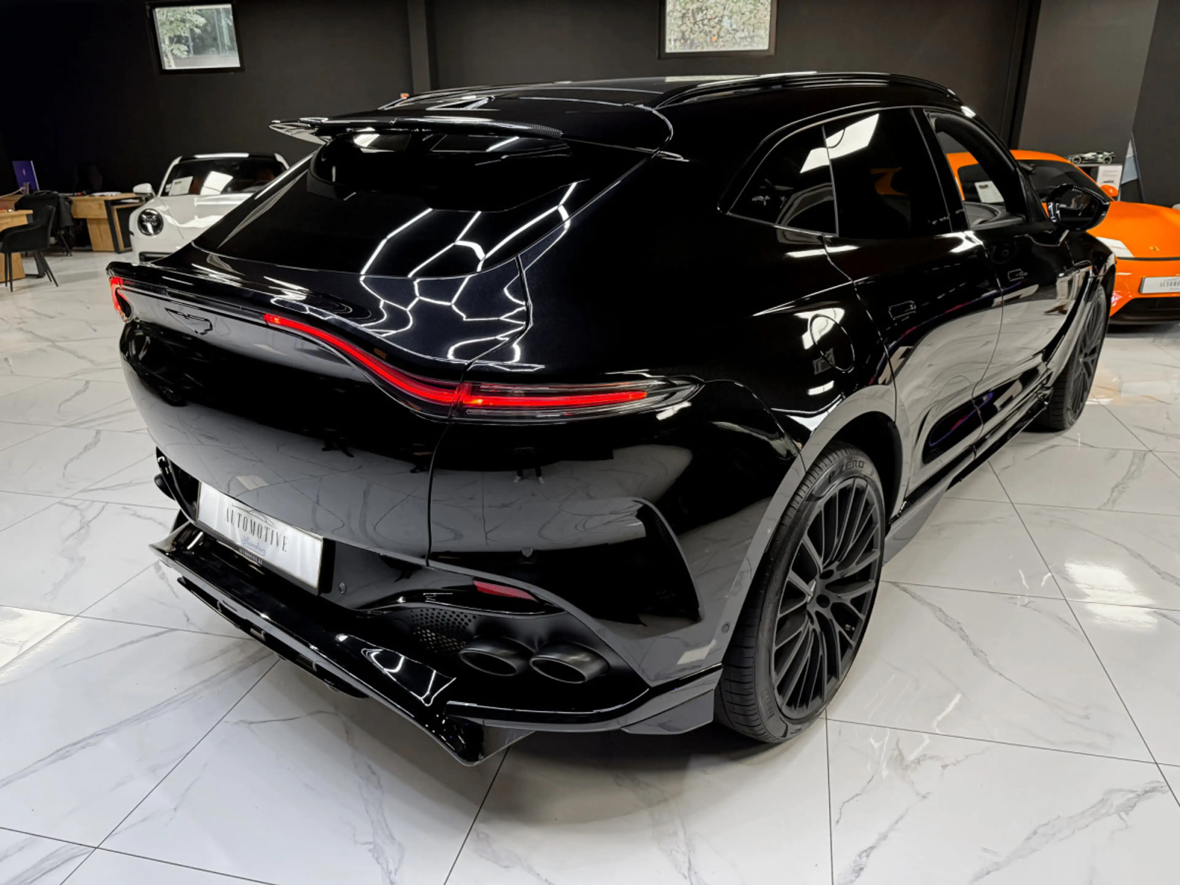 Aston Martin DBX 707 — photo 10
