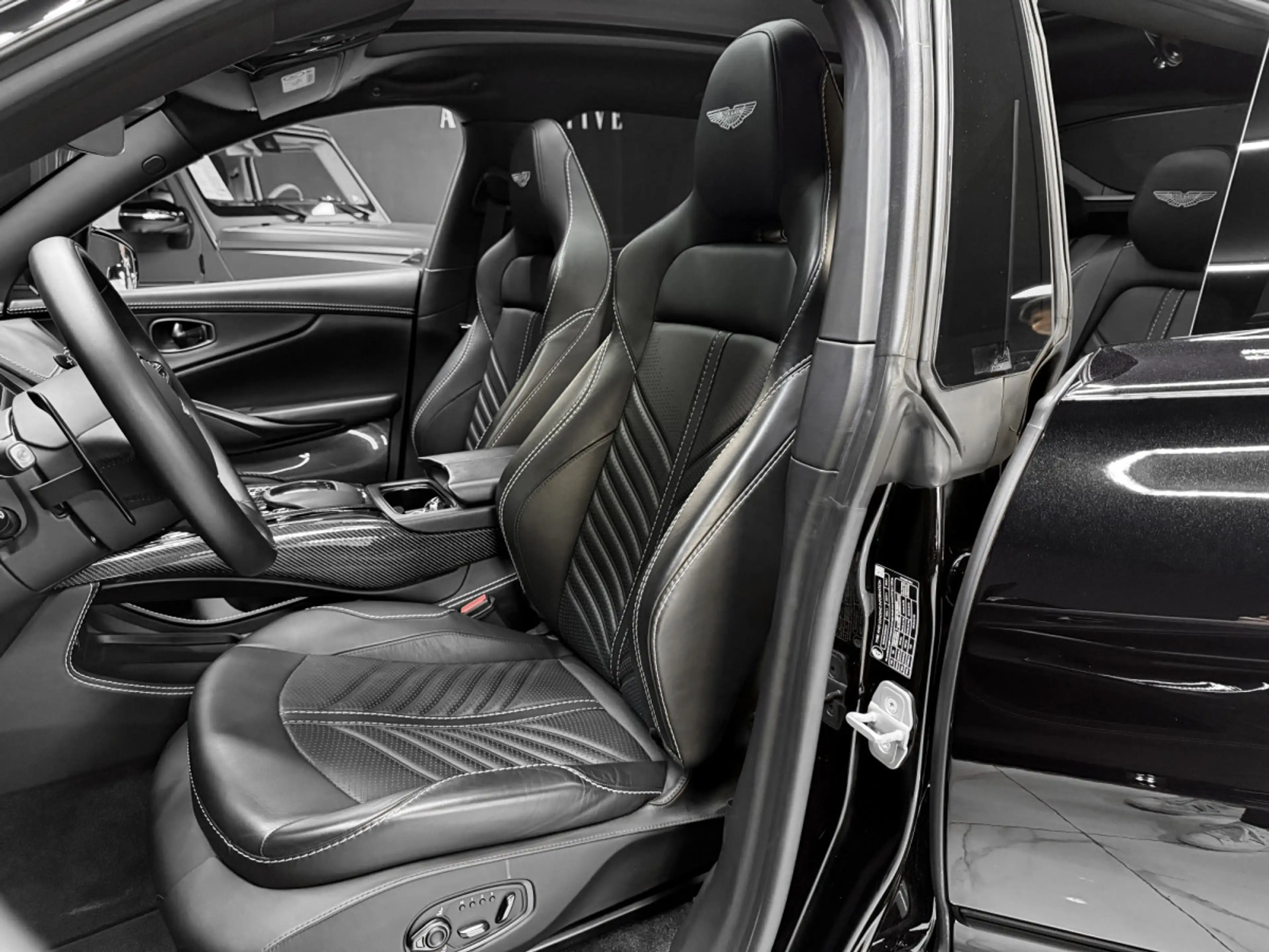 Aston Martin DBX 707 — photo 12