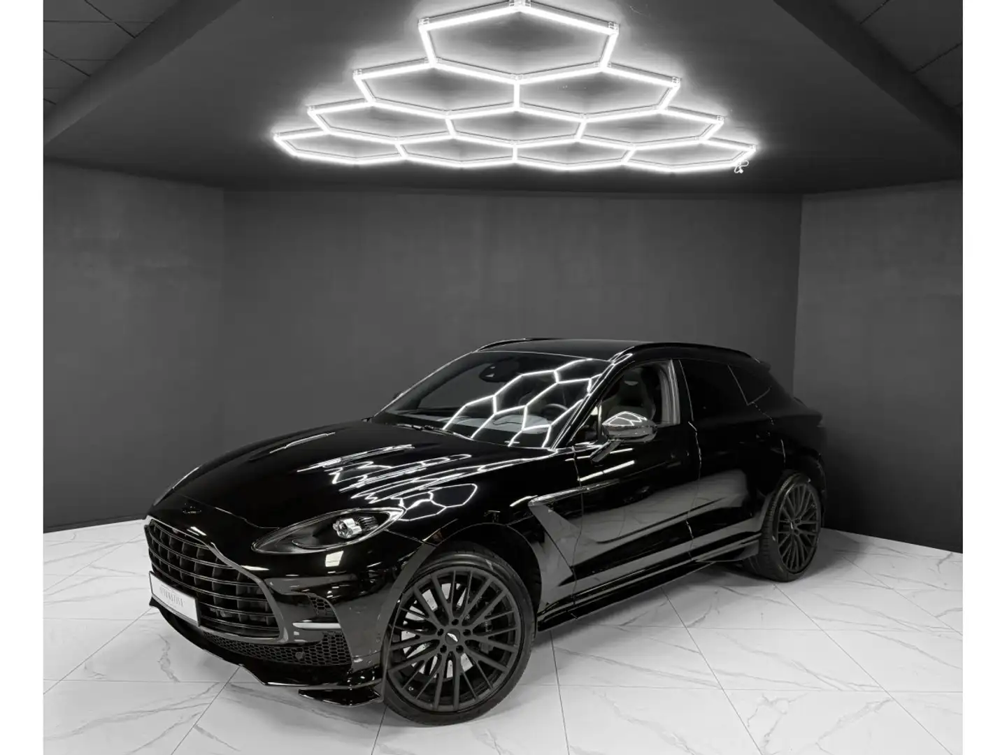 ASTON MARTIN Dbx