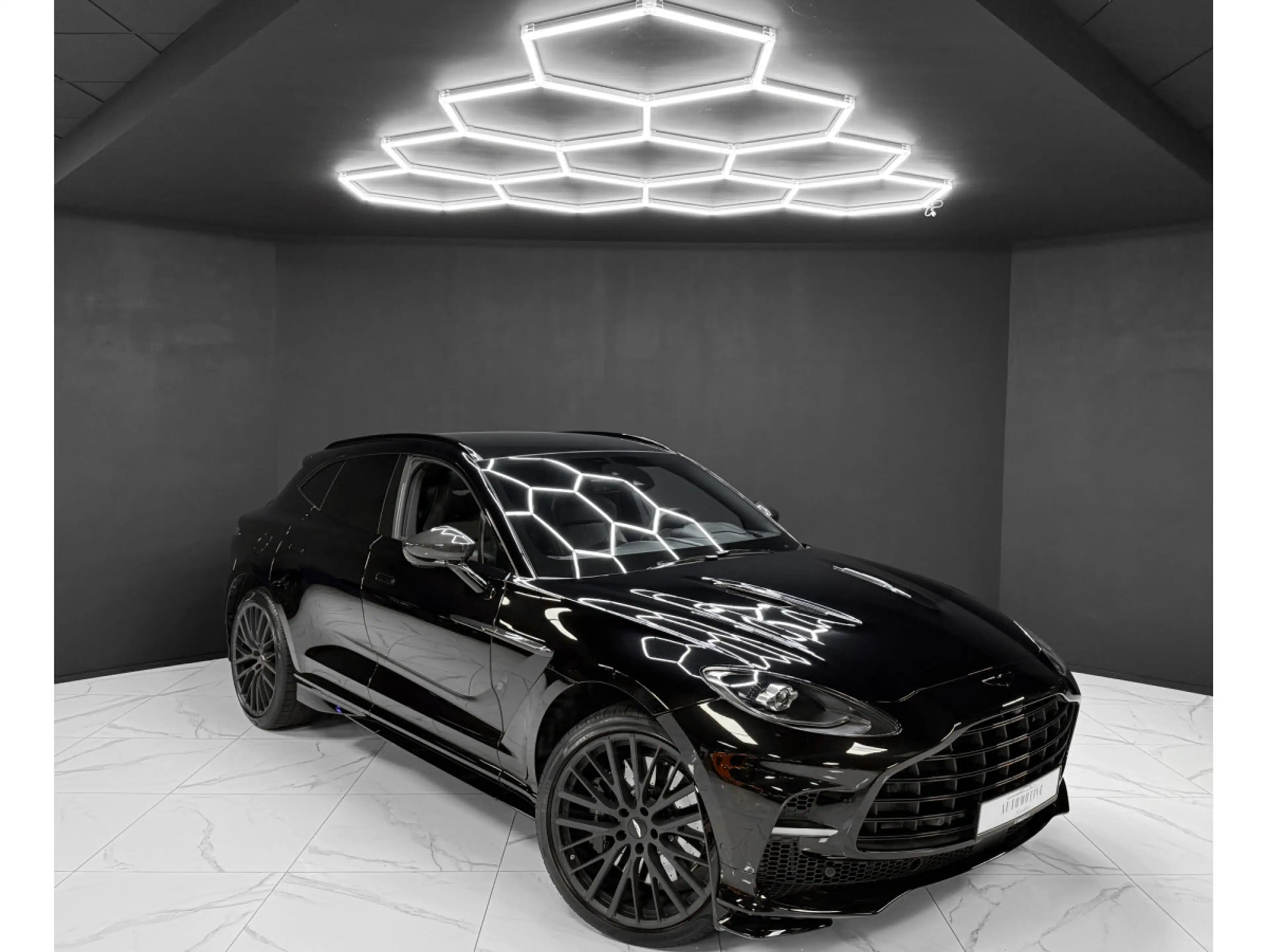 Aston Martin DBX 707 — photo 7