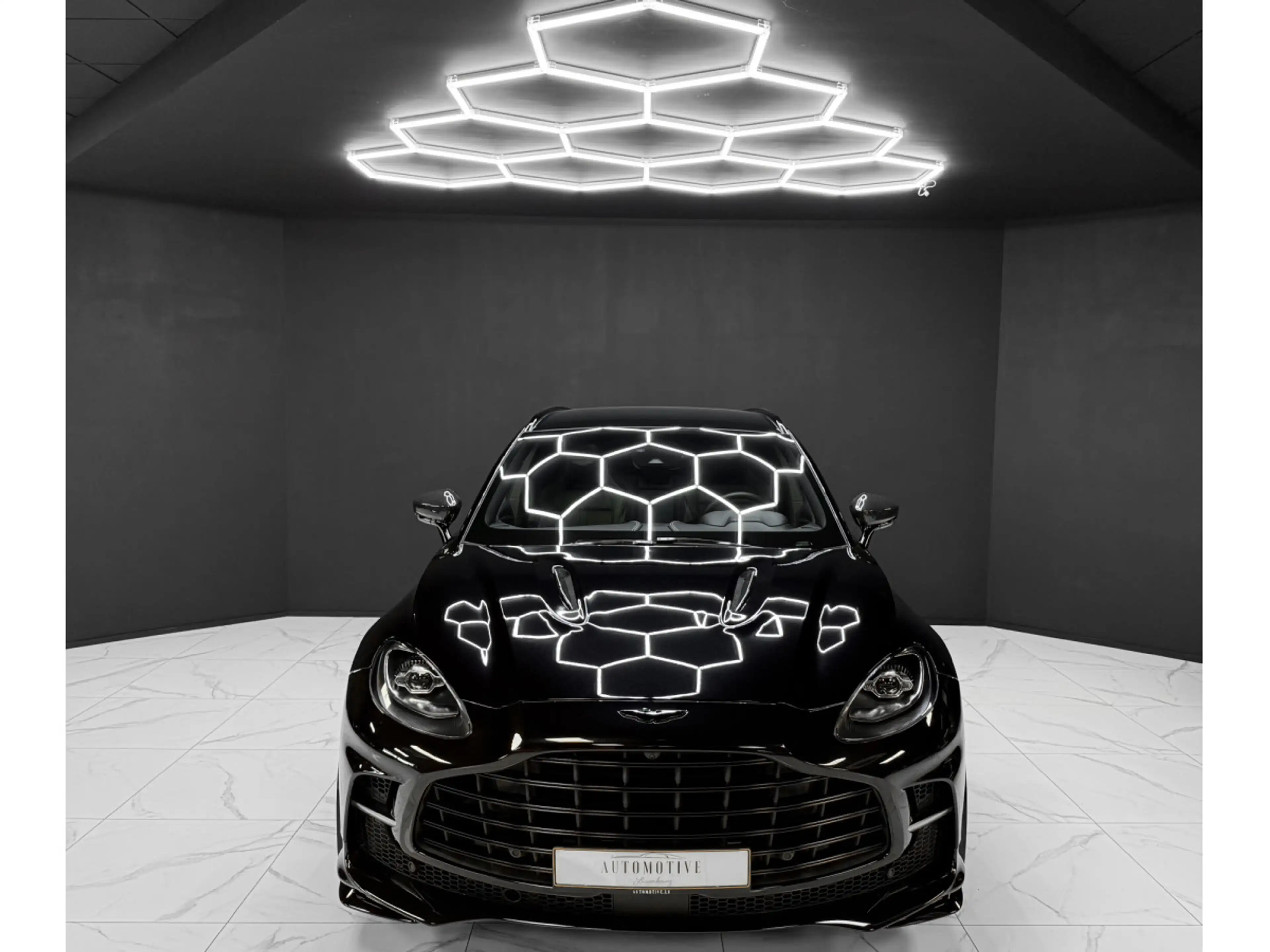 Aston Martin DBX 707 — photo 8
