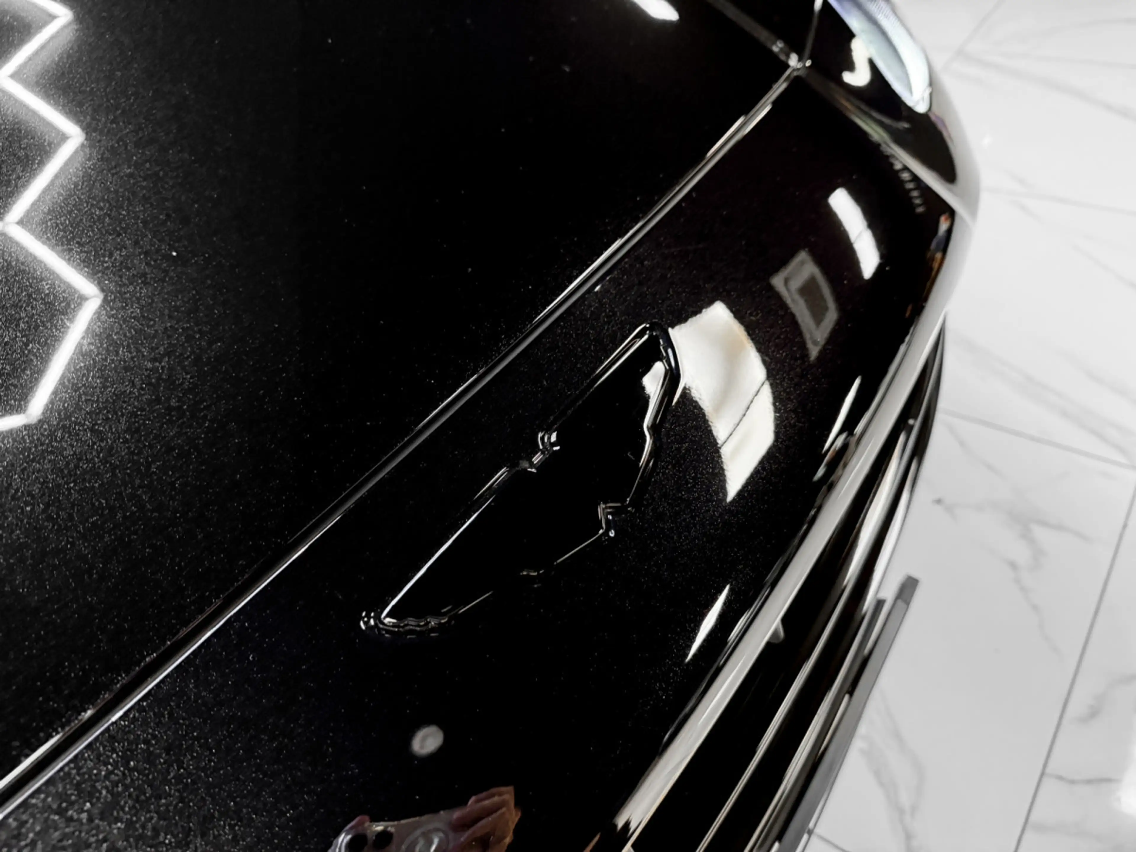 Aston Martin DBX 707 — photo 11