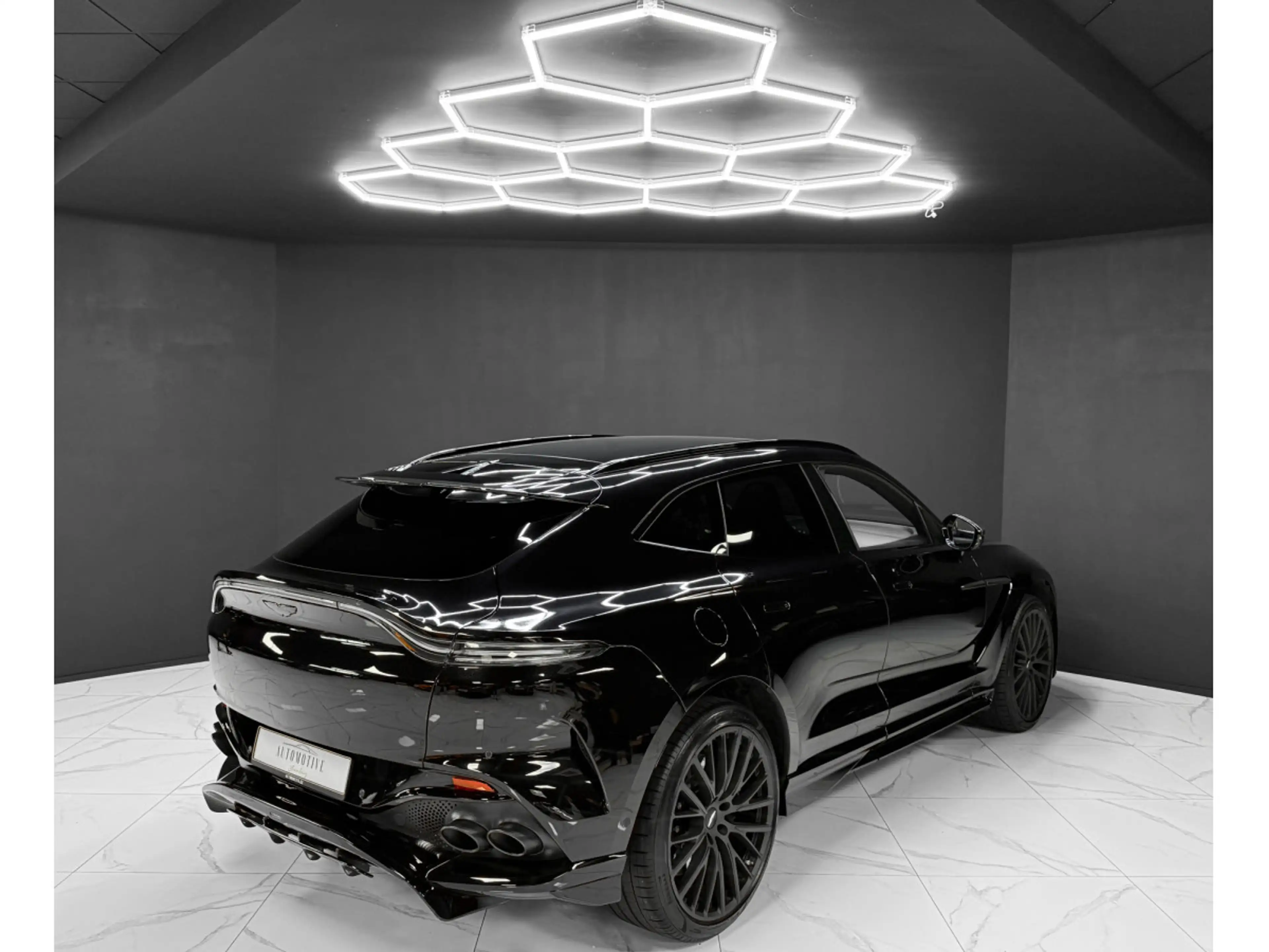 Aston Martin DBX 707 — photo 5